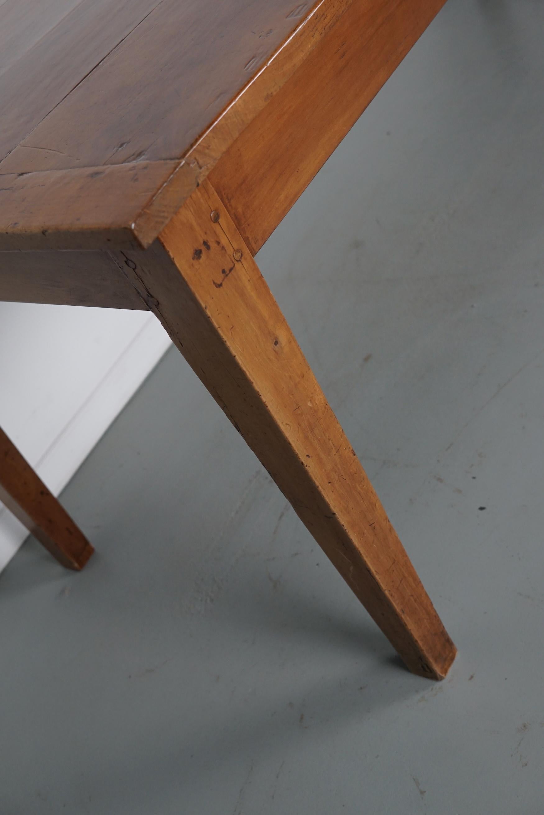 Table de salle à manger rustique française en cerisier ancien du début du 20e siècle en vente 2
