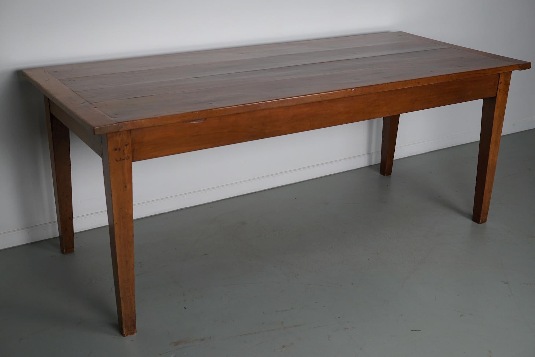 Table de salle à manger rustique française en cerisier ancien du début du 20e siècle en vente 3