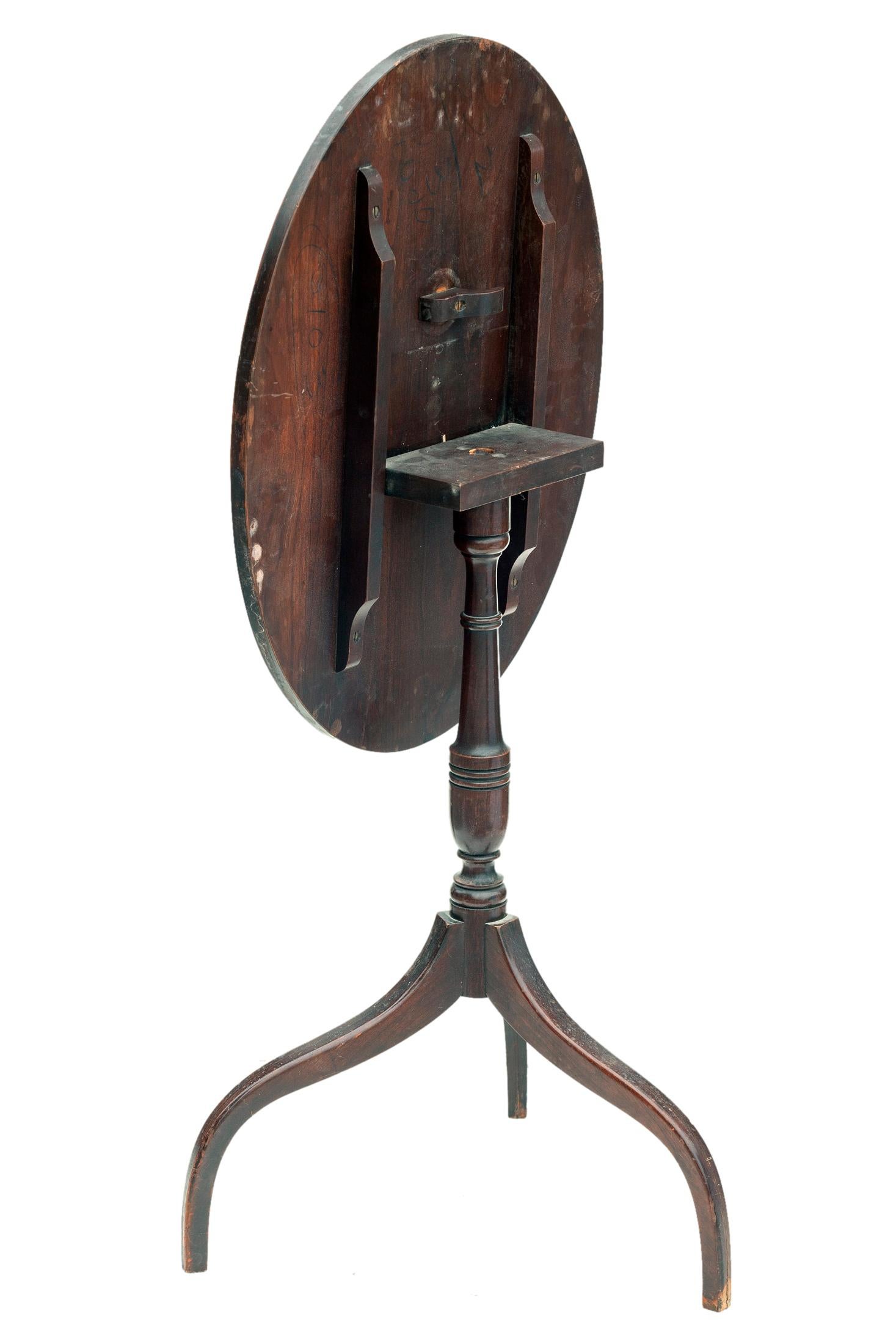 Antiker Kirsche Oval Lilt Top Tisch im Zustand „Gut“ im Angebot in Malibu, CA
