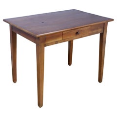 Table d'appoint ou petit bureau ancien en cerisier avec un tiroir