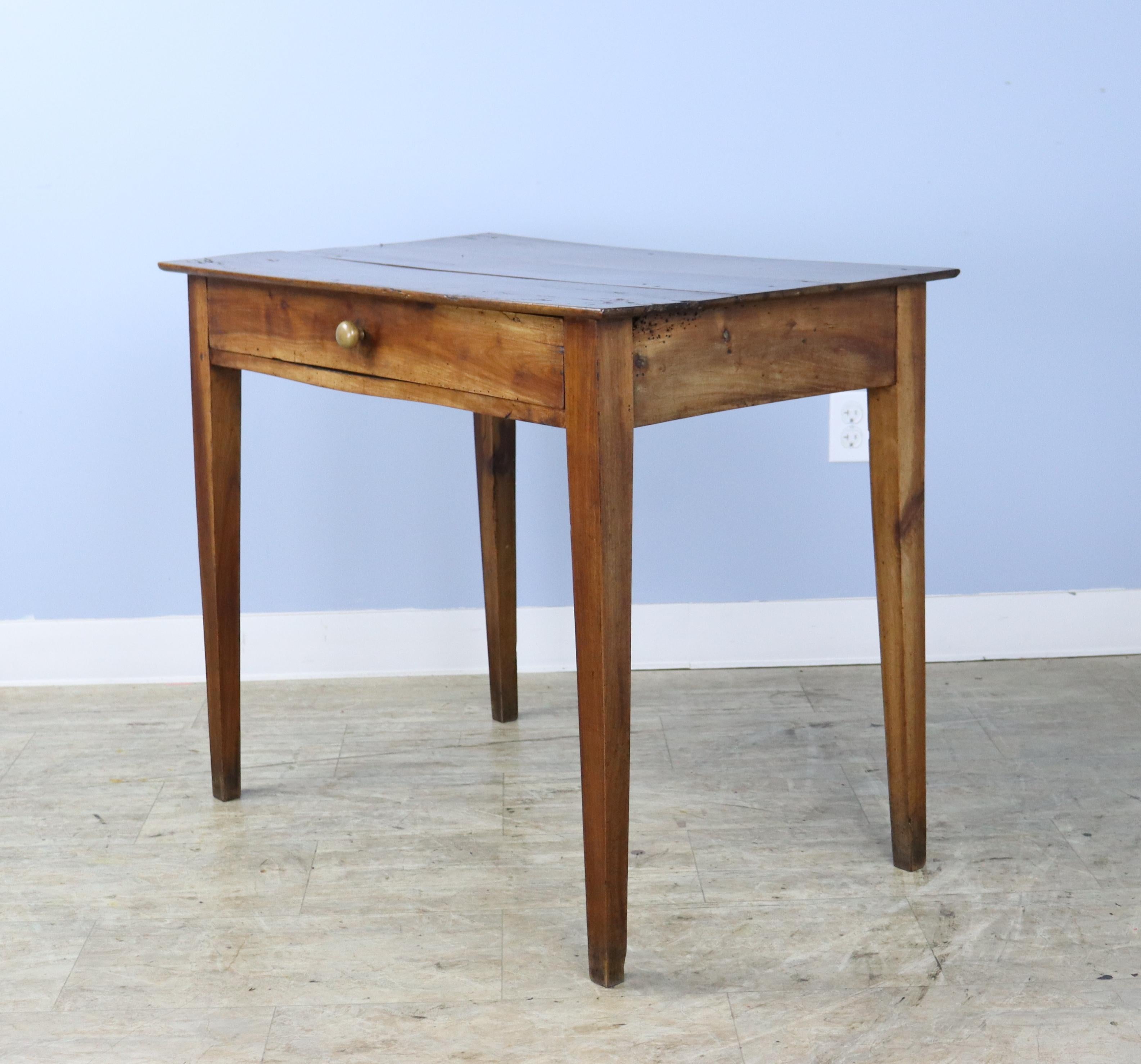 Antique Cherry Side Table In Good Condition For Sale In Port Chester, NY