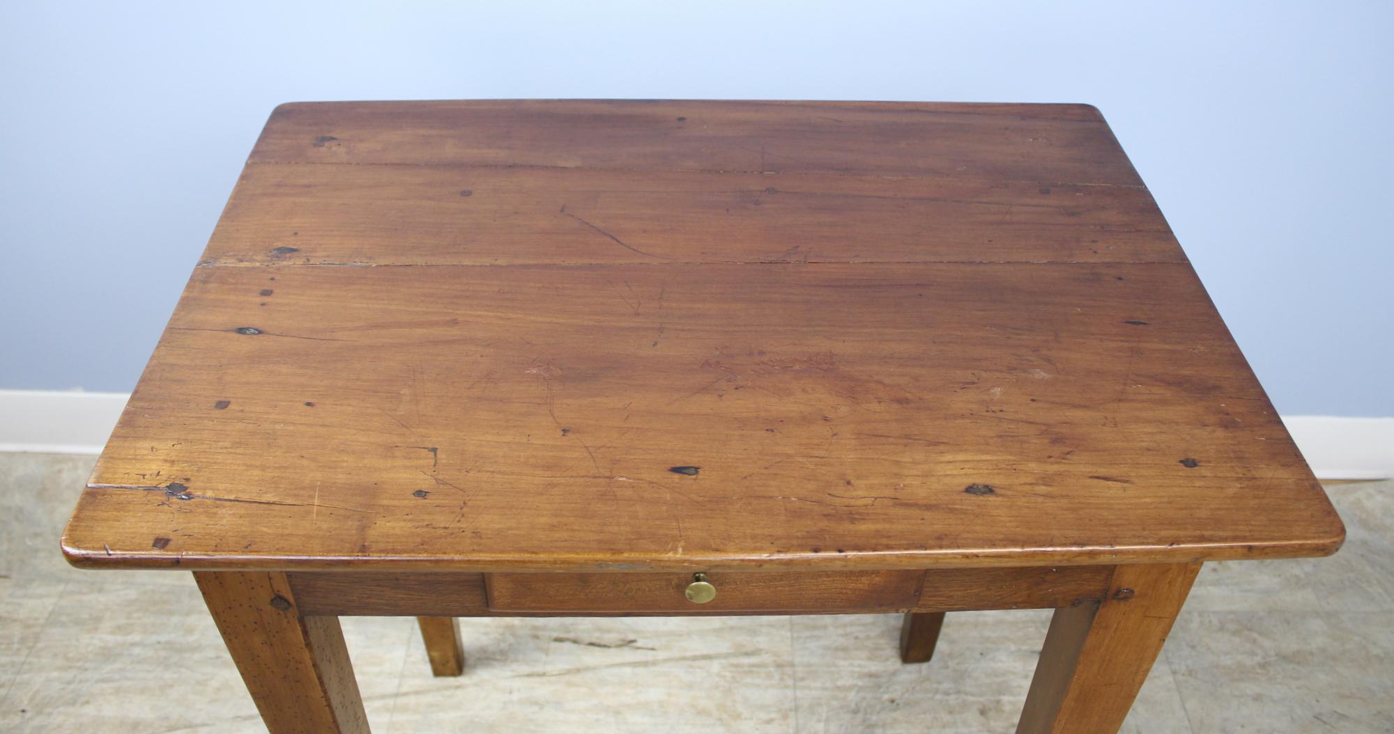 Antique Cherry Side Table In Good Condition In Port Chester, NY