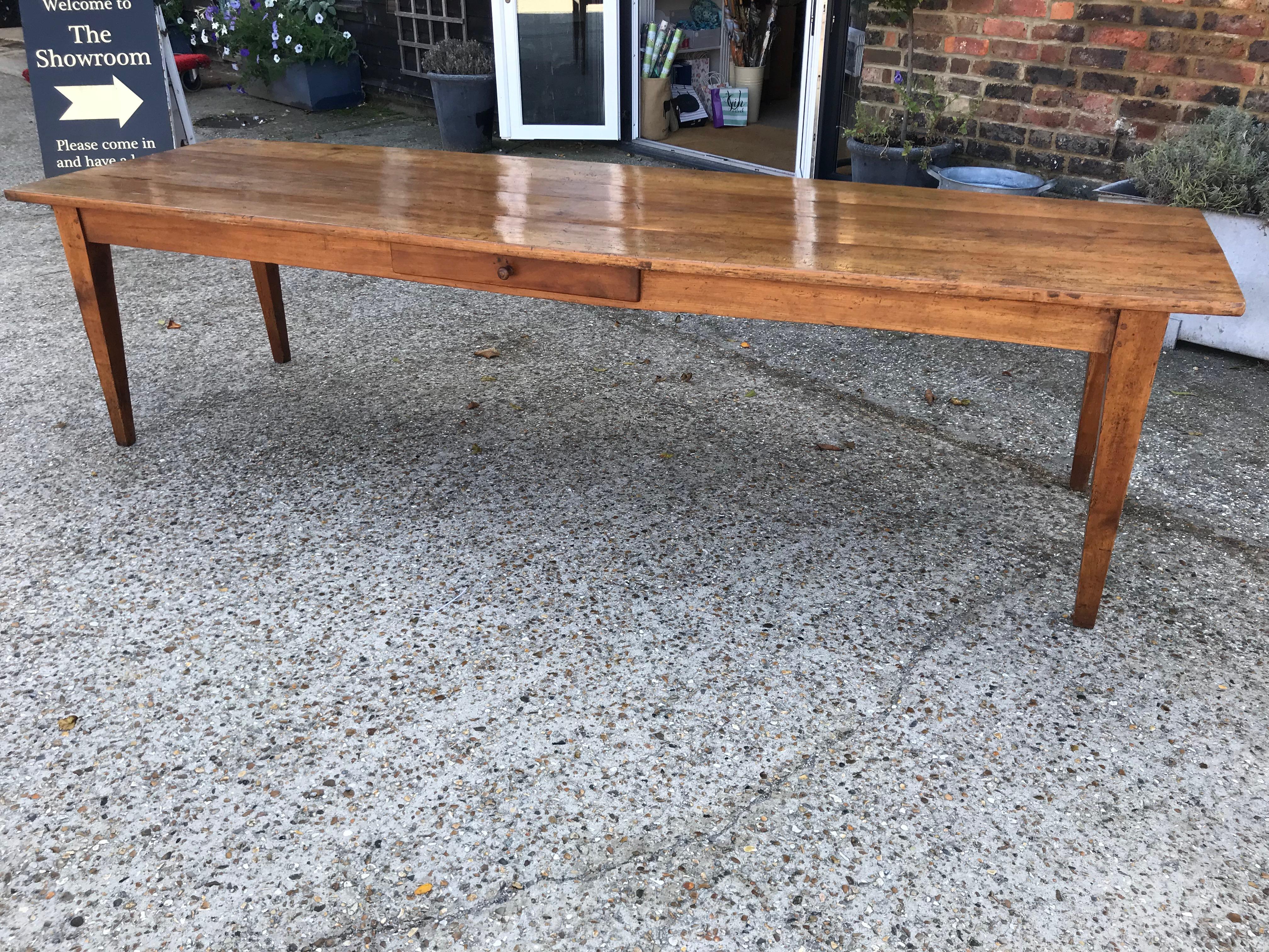 Antique Cherry Tapered Leg Farmhouse Table In Good Condition In Billingshurst, GB