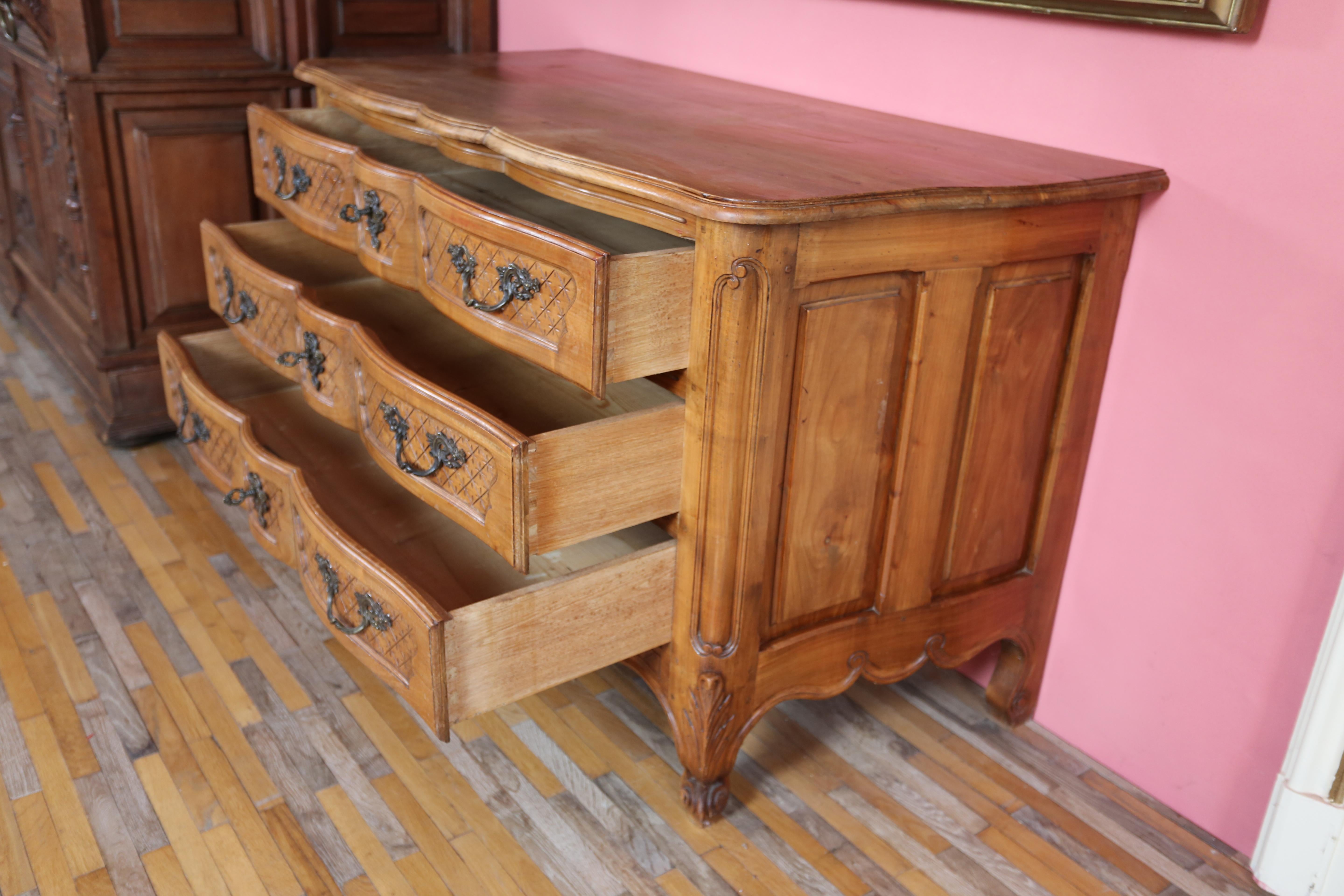 Antique cherry wood chest of drawers In Good Condition For Sale In STRAČOV, CZ