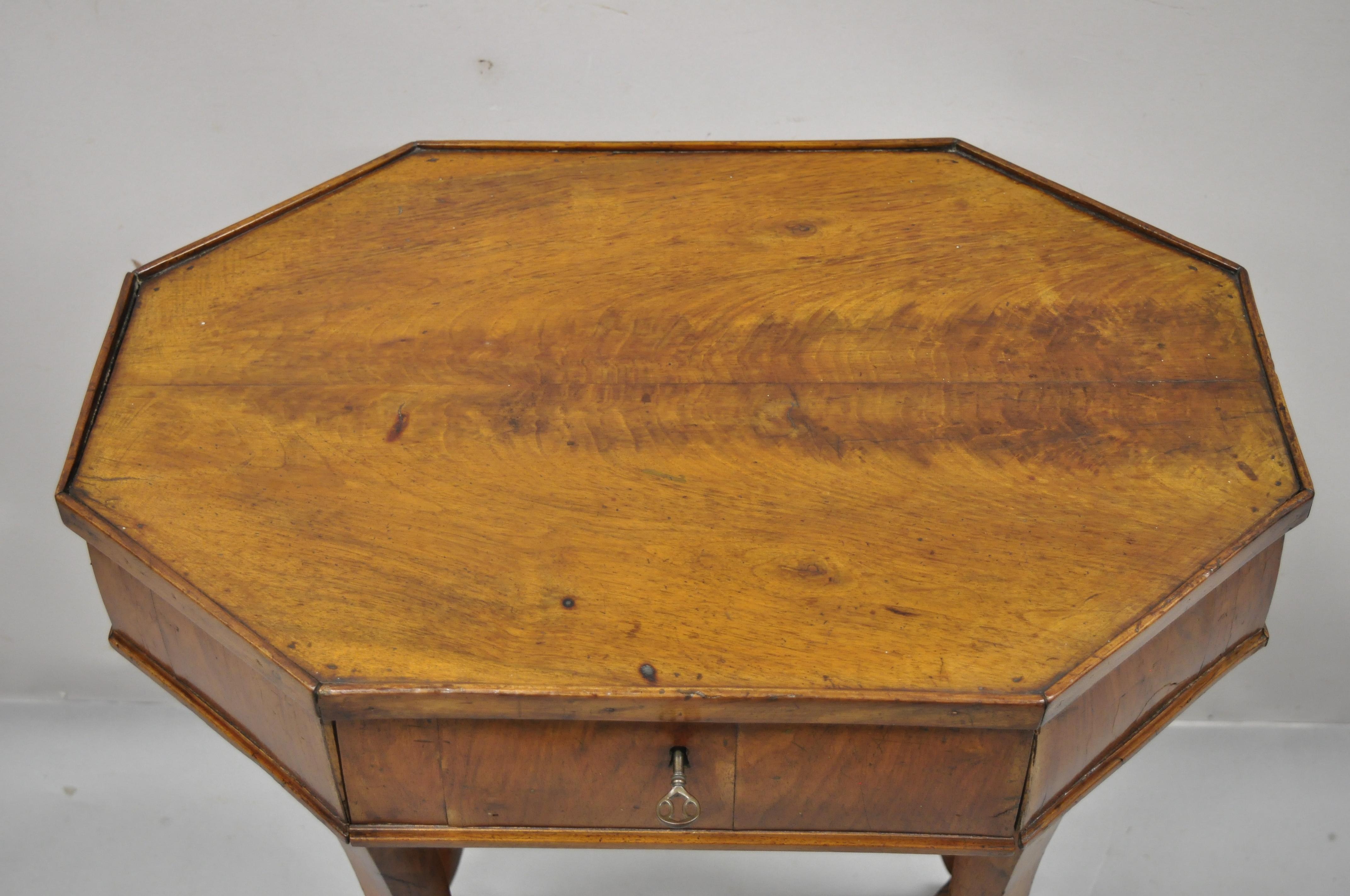 Antique Cherry Wood Italian Biedermeier One Drawer Accent Lamp Side Table For Sale 1
