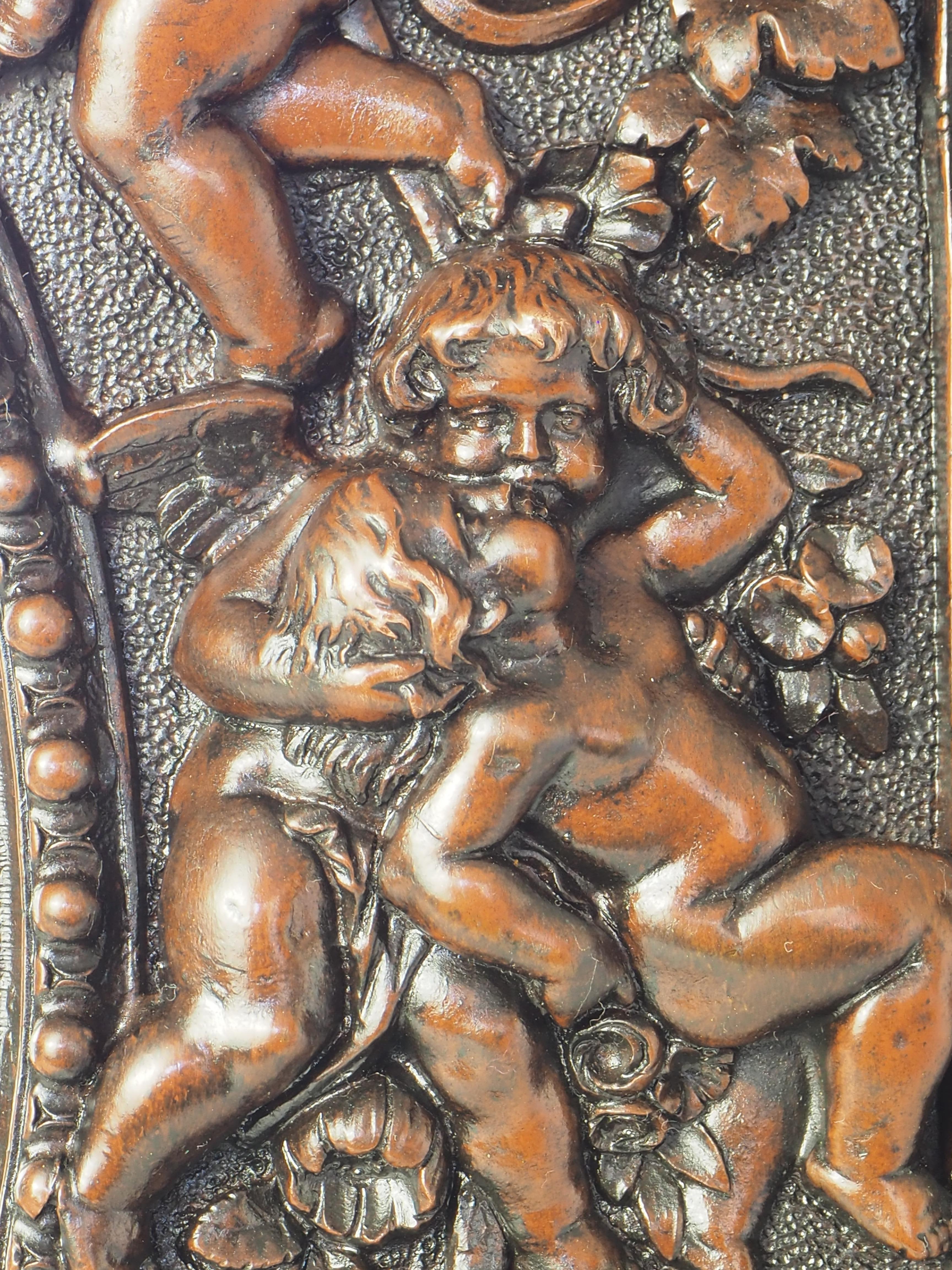 Specchio da parete in rame con cherubino antico in vendita 11
