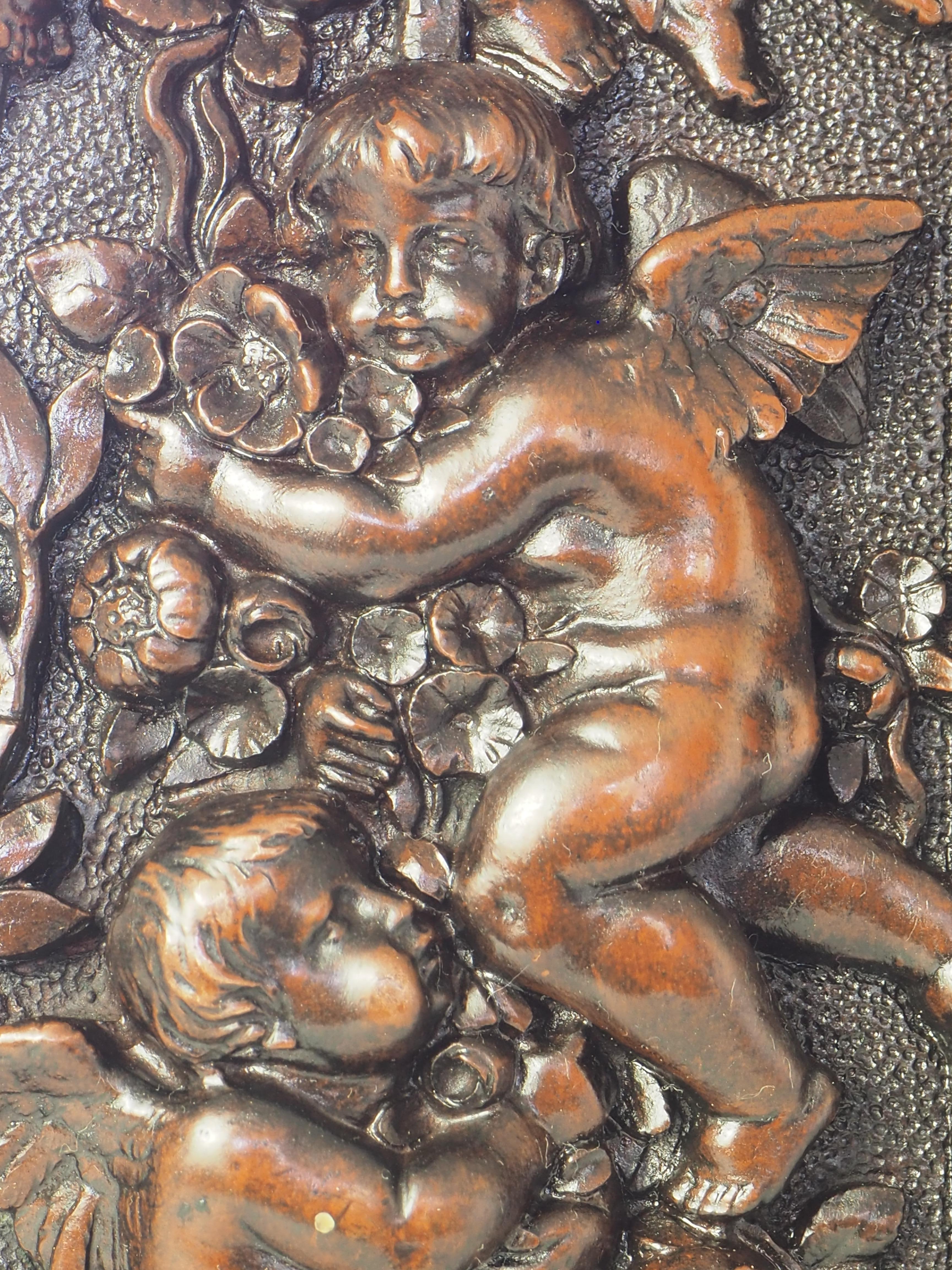 Specchio da parete in rame con cherubino antico in vendita 12