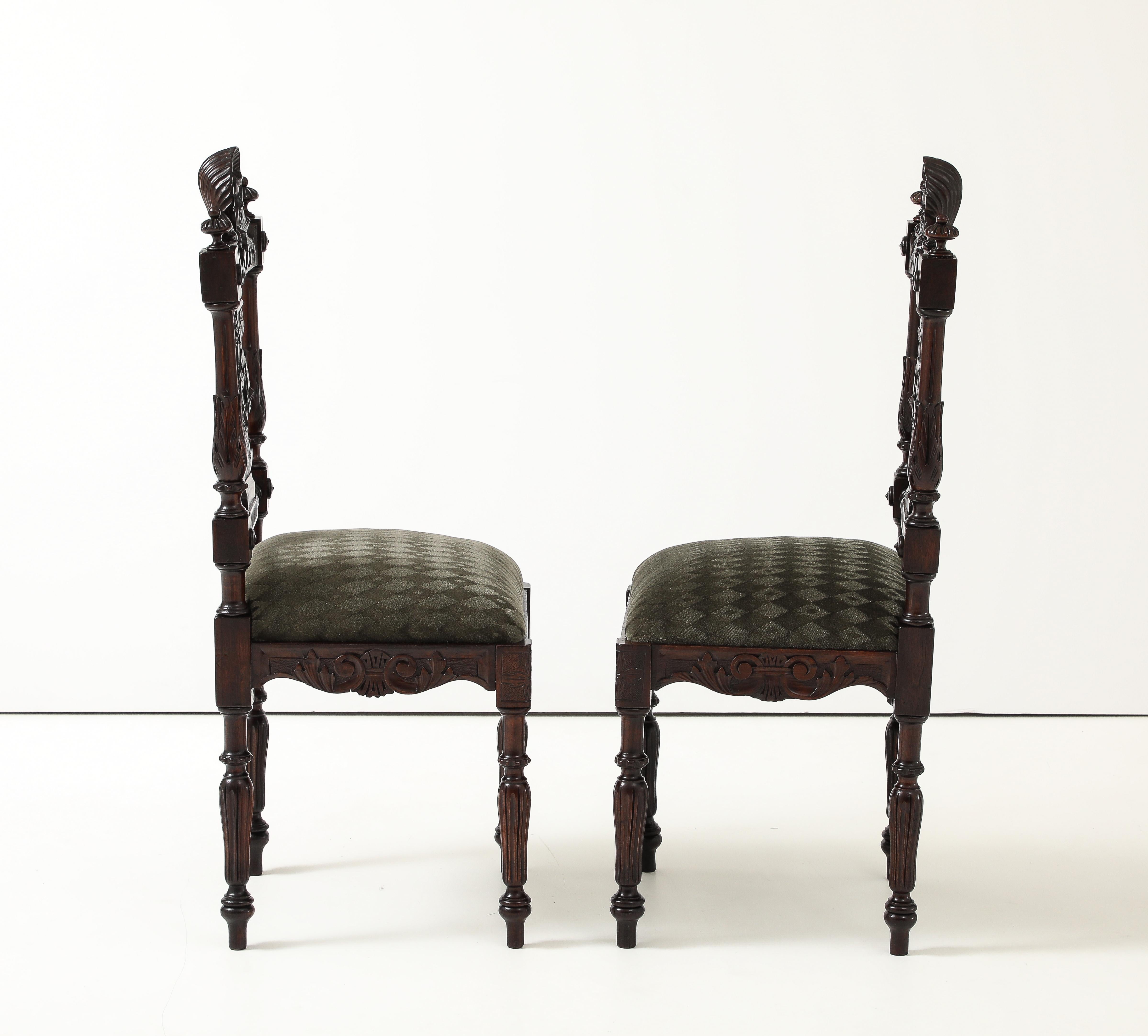 Antike Putten Engel geschnitzt Nussbaum Französisch Side Chairs im Zustand „Gut“ im Angebot in New York, NY
