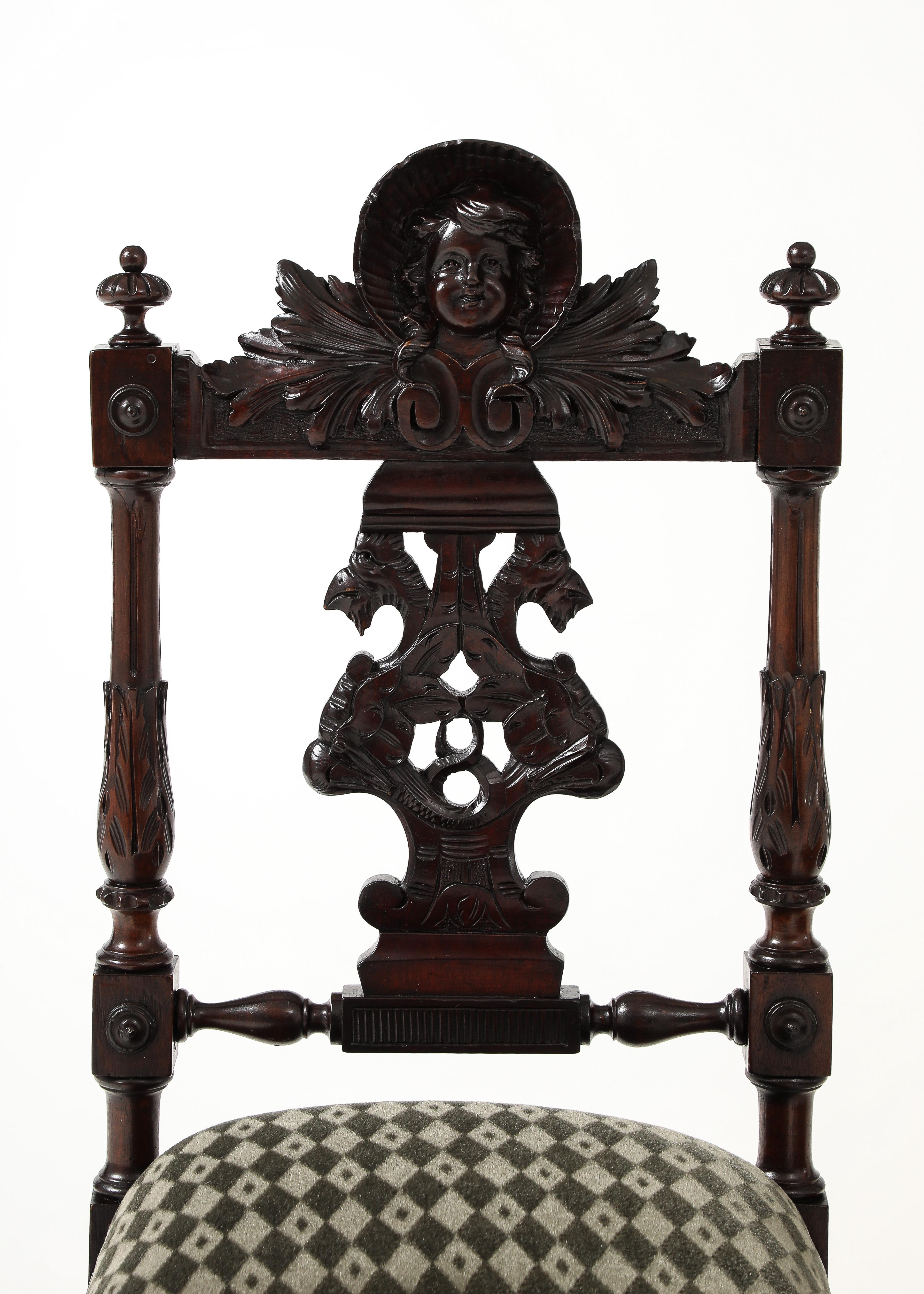 Antike Putten Engel geschnitzt Nussbaum Französisch Side Chairs (Mohairwolle) im Angebot