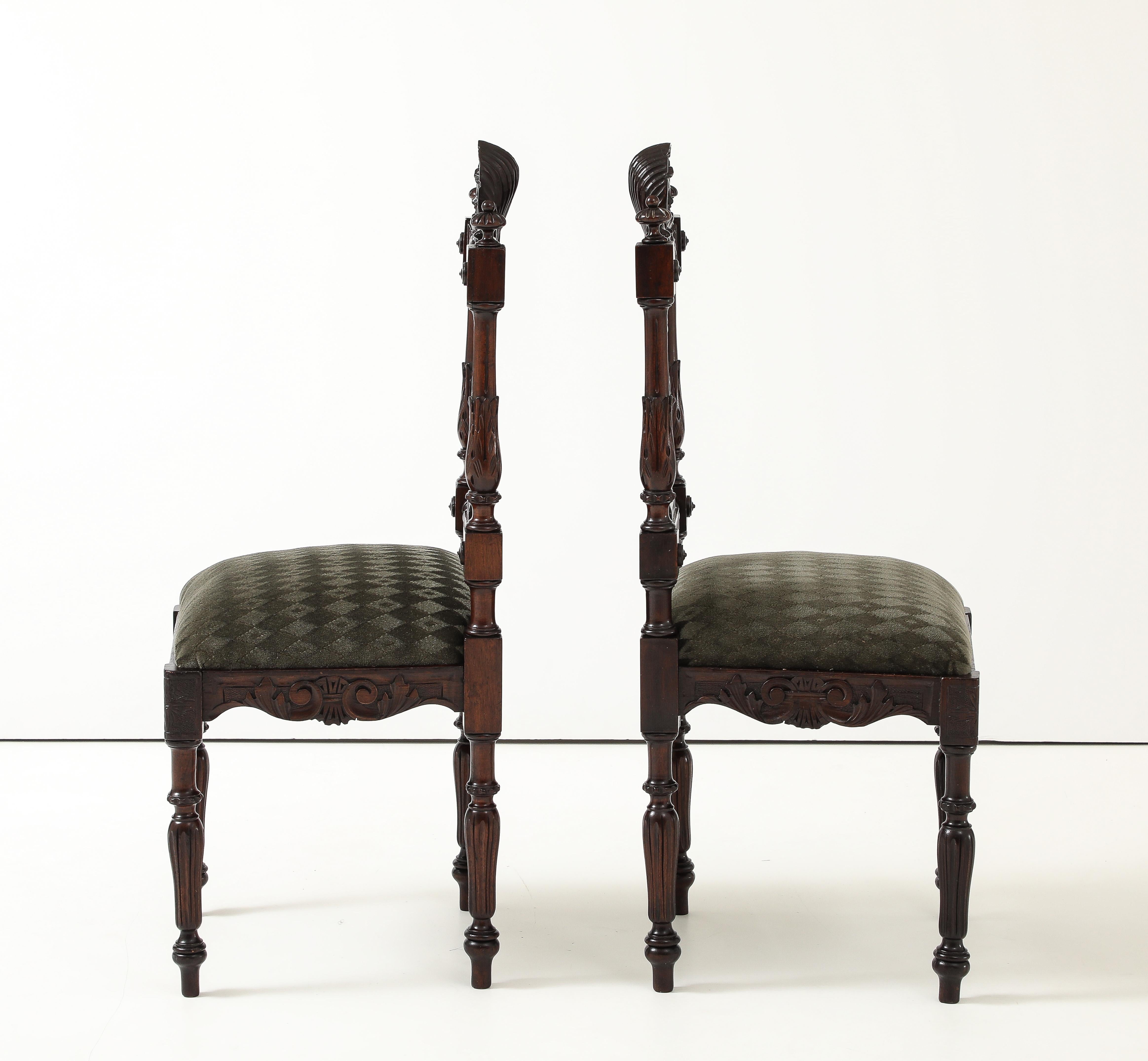 Antike Putten Engel geschnitzt Nussbaum Französisch Side Chairs im Angebot 1
