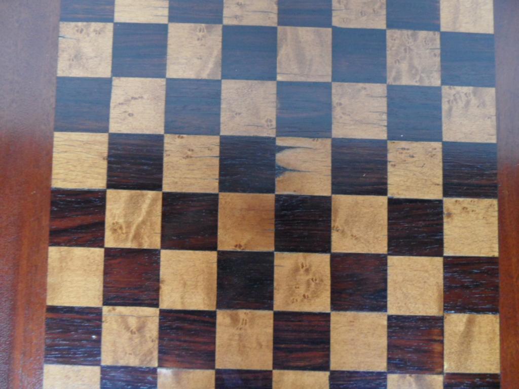 Antique Chess Table In Good Condition For Sale In Eindhoven, Netherlands