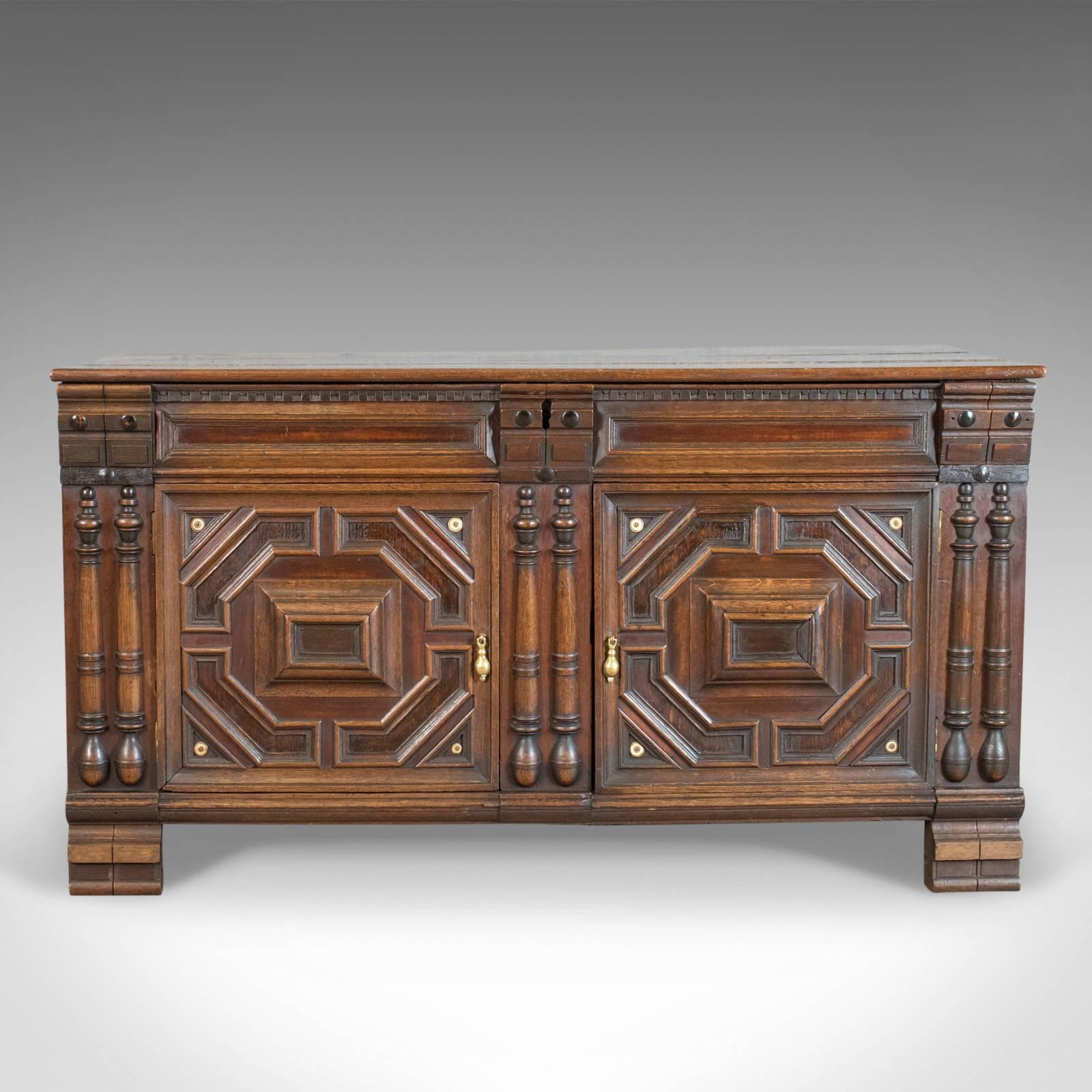 This is an antique chest, a French coffer in oak dating to the early 19th century, circa 1800.

Expertly and solidly crafted in stout stocks of oak
Attractive color displaying grain interest throughout
Desirable aged patina in the wax polished