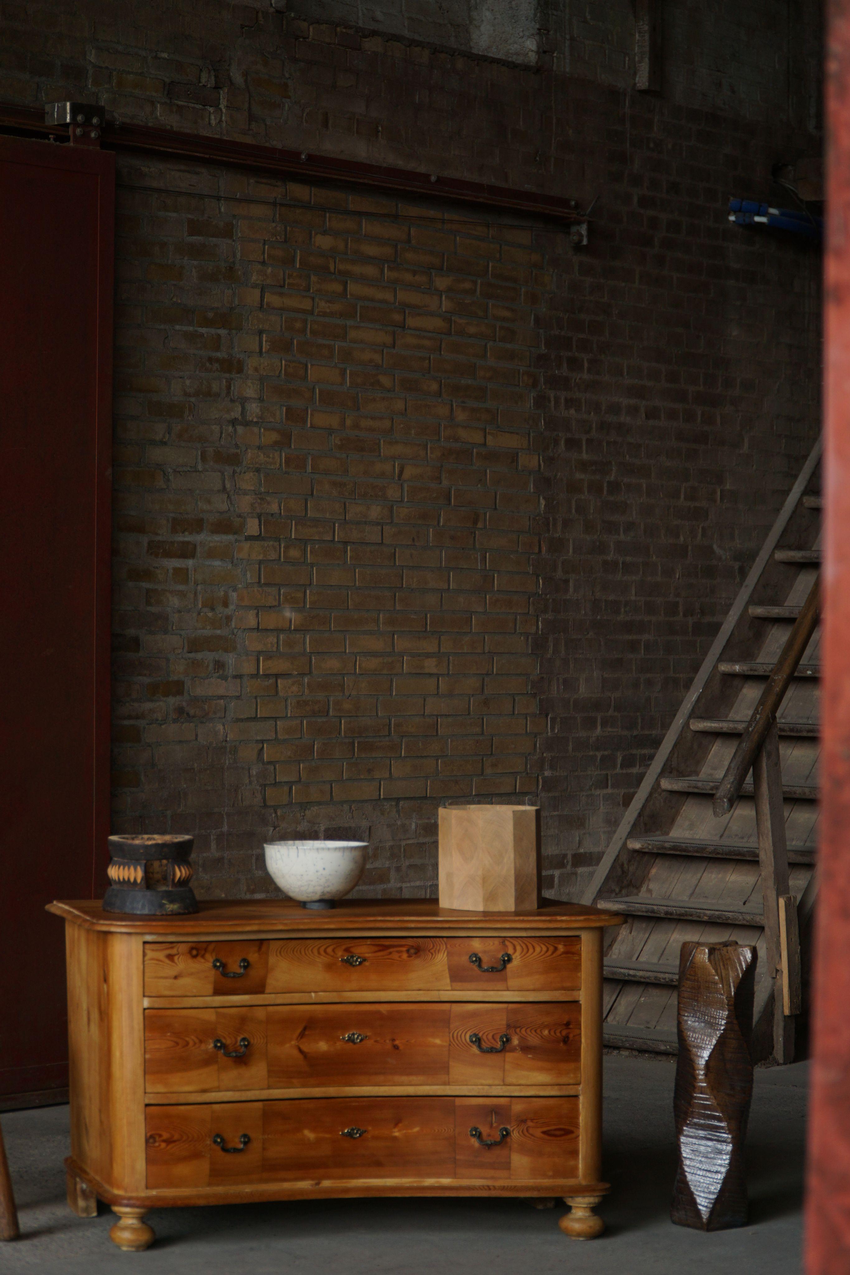 Commode ancienne, fabriquée par un ébéniste danois, fin du 19ème siècle en vente 6
