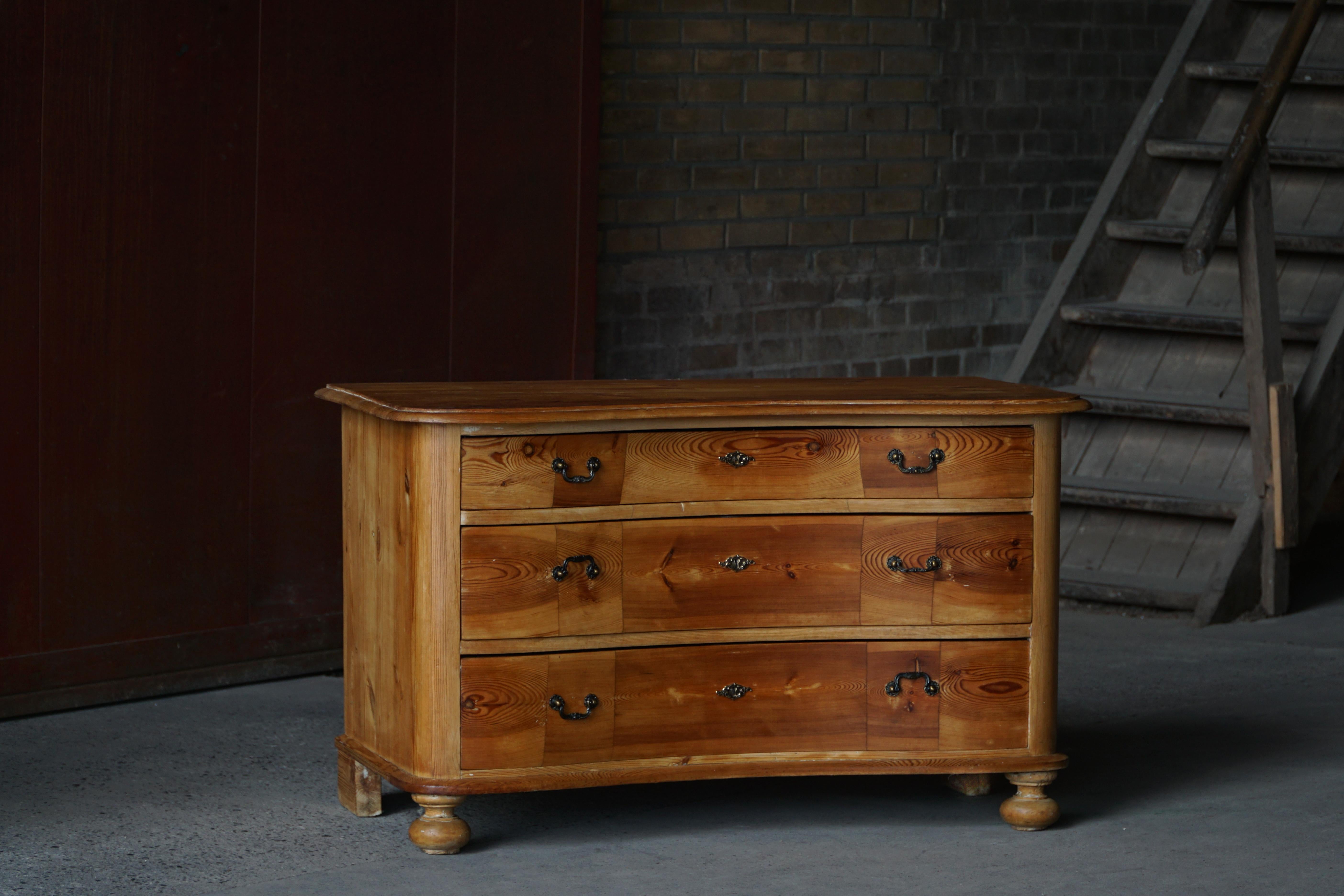 Commode ancienne, fabriquée par un ébéniste danois, fin du 19ème siècle en vente 7