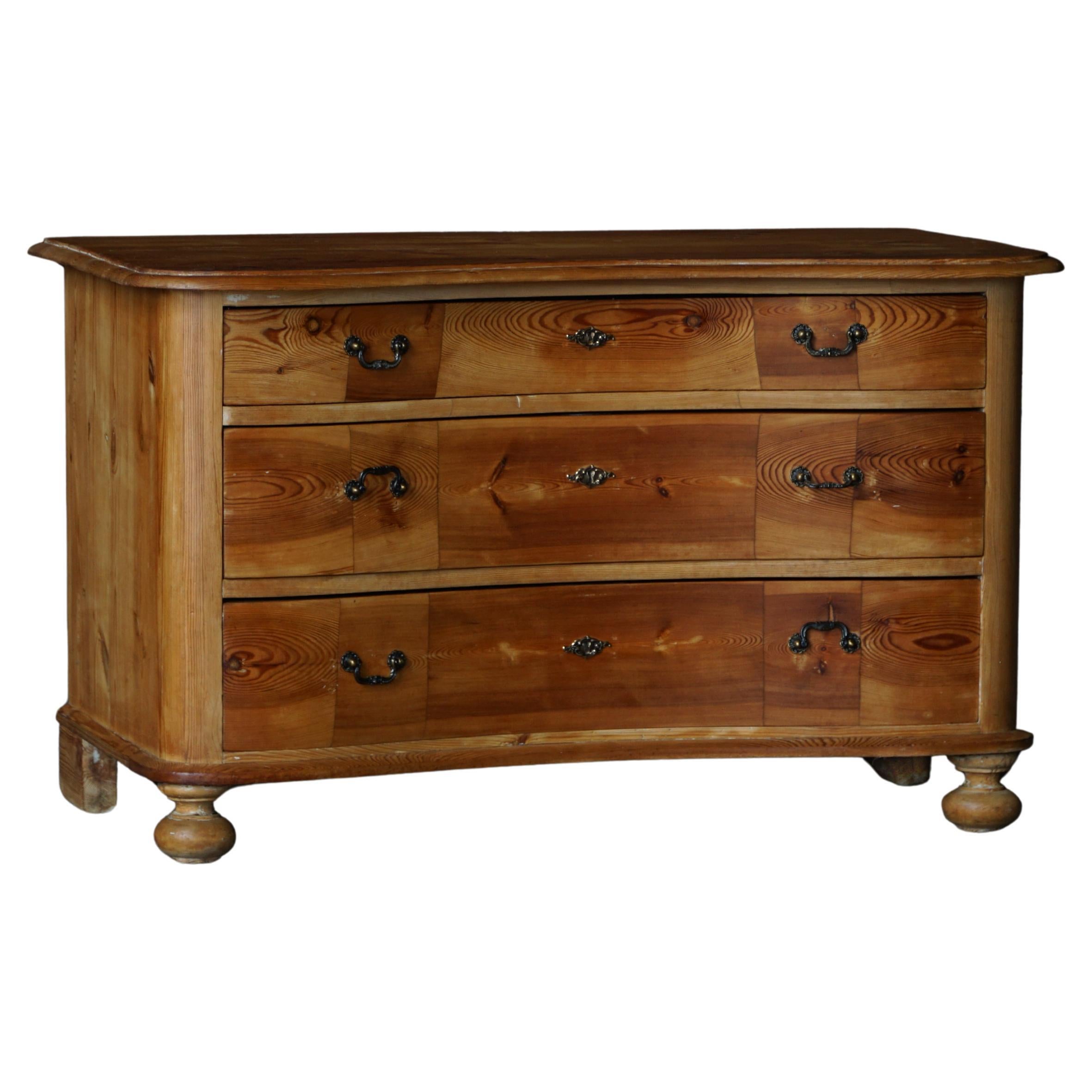 Commode ancienne, fabriquée par un ébéniste danois, fin du 19ème siècle en vente