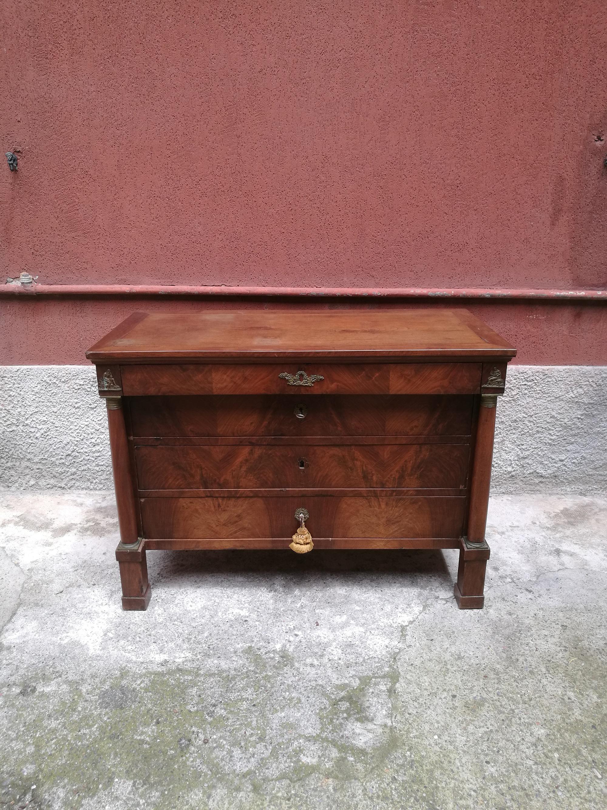 Italian antique wood chest of drawers, 1800s In Good Condition In MIlano, IT