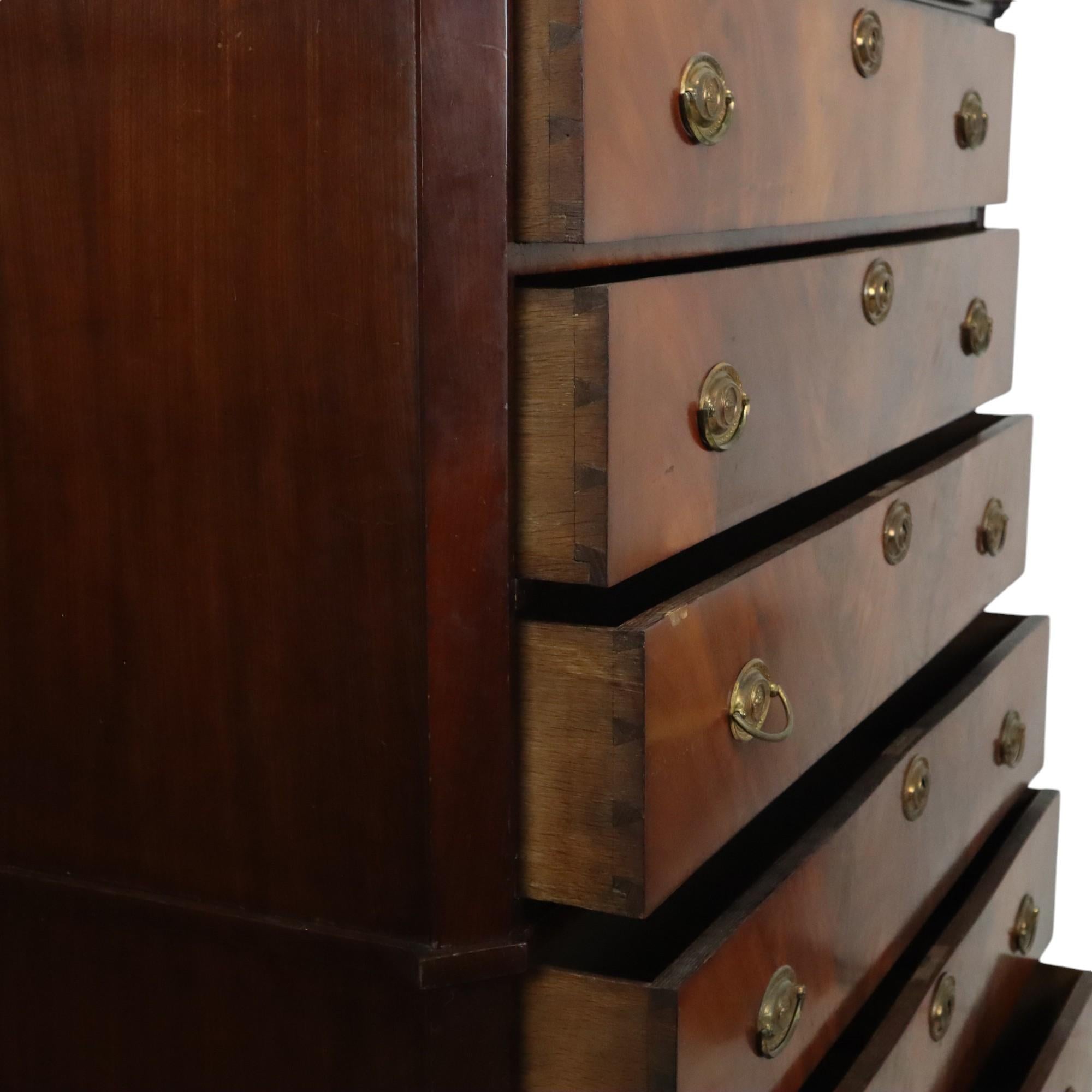 Ancienne commode Chiffonnière en acajou flammé sur chêne 19ème siècle en vente 5