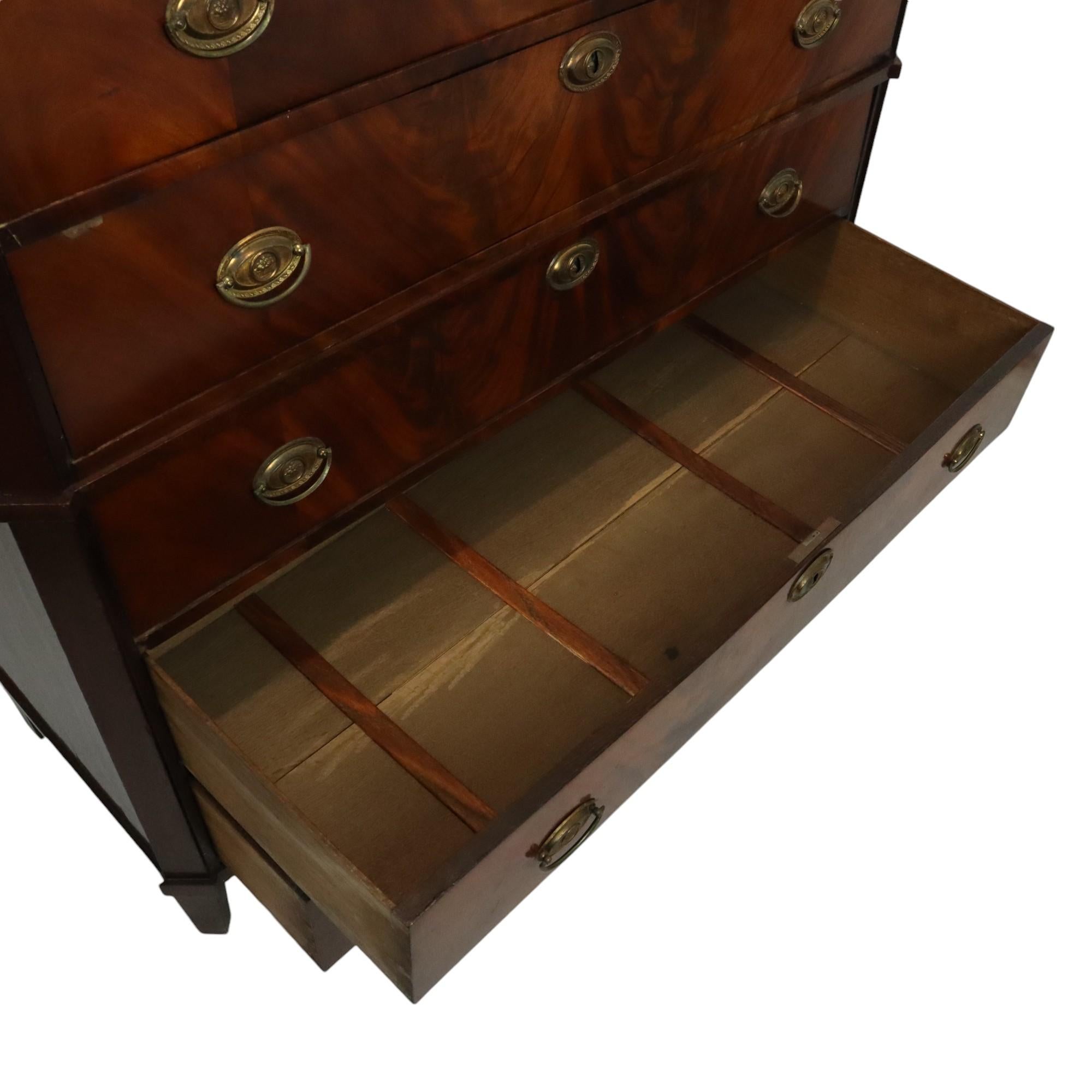 Ancienne commode Chiffonnière en acajou flammé sur chêne 19ème siècle en vente 7