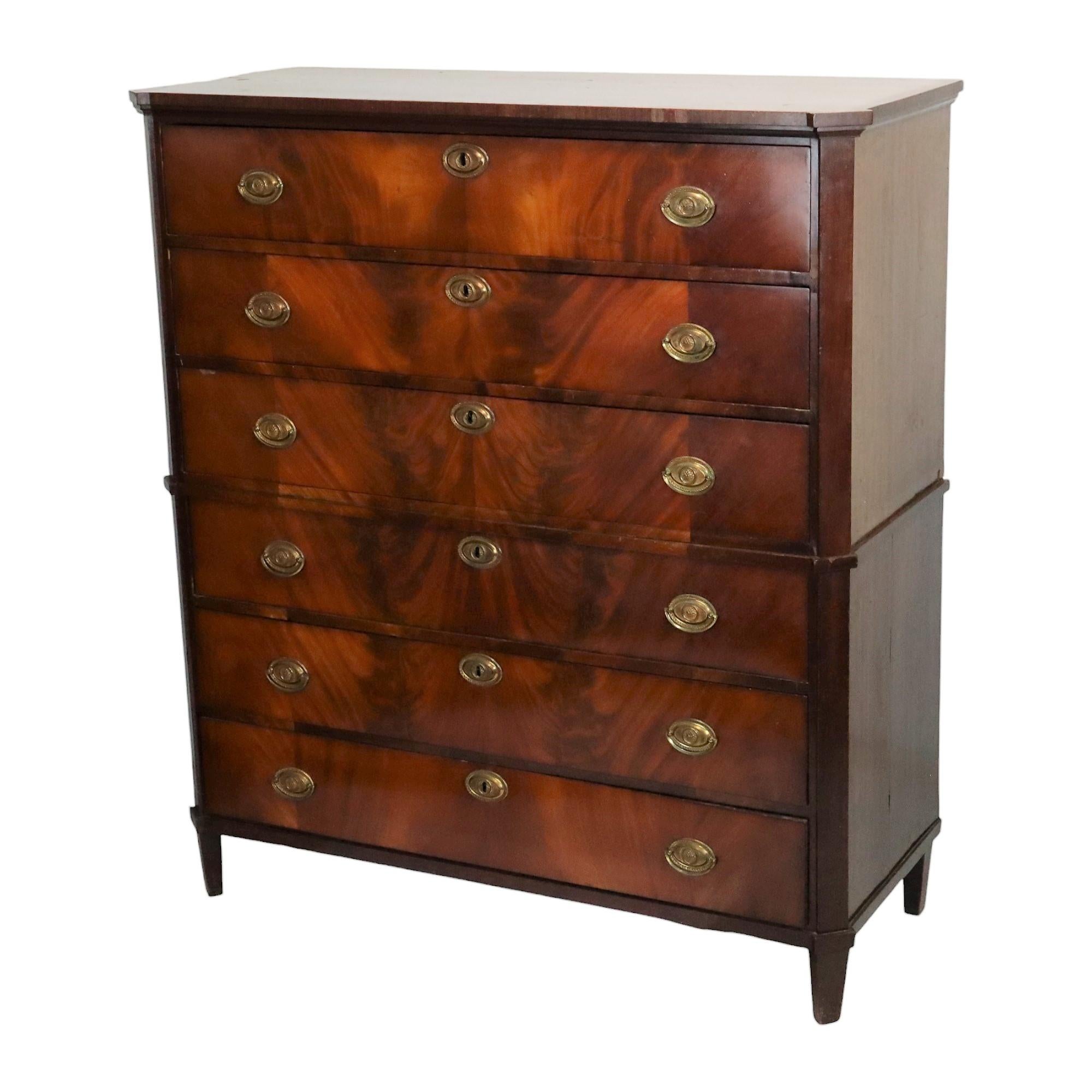 Ancienne commode Chiffonnière en acajou flammé sur chêne 19ème siècle en vente 10