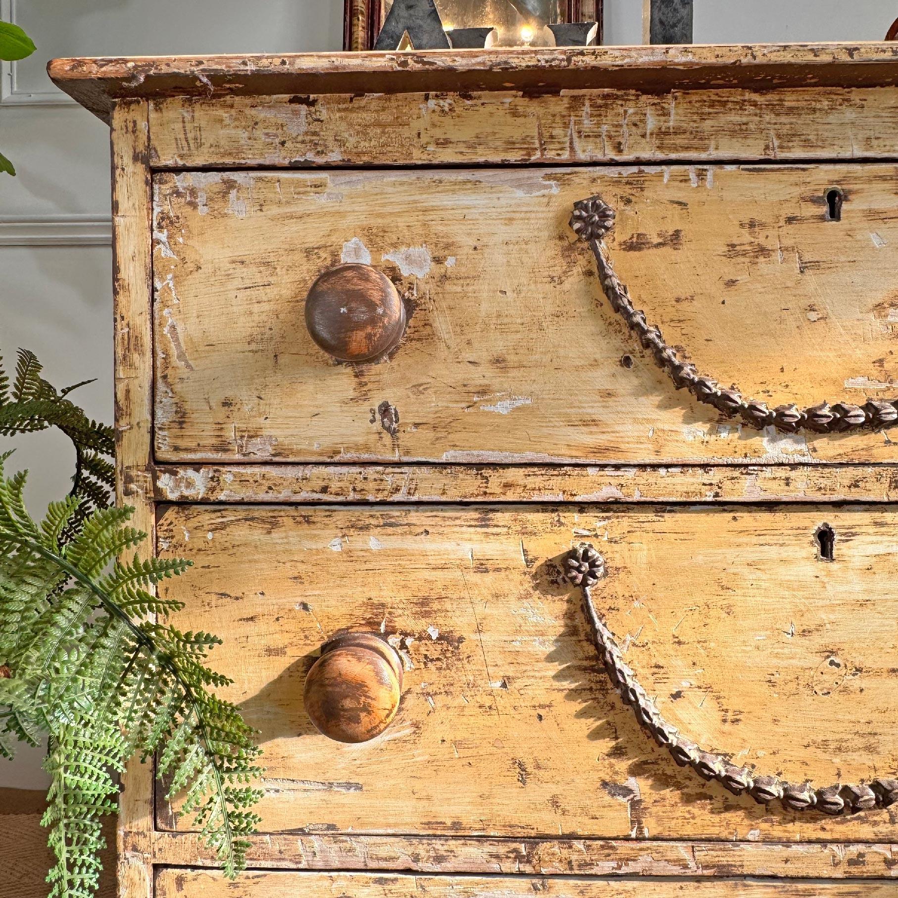 Antique Chest Of Drawers Circa 1900 In Good Condition For Sale In Hastings, GB