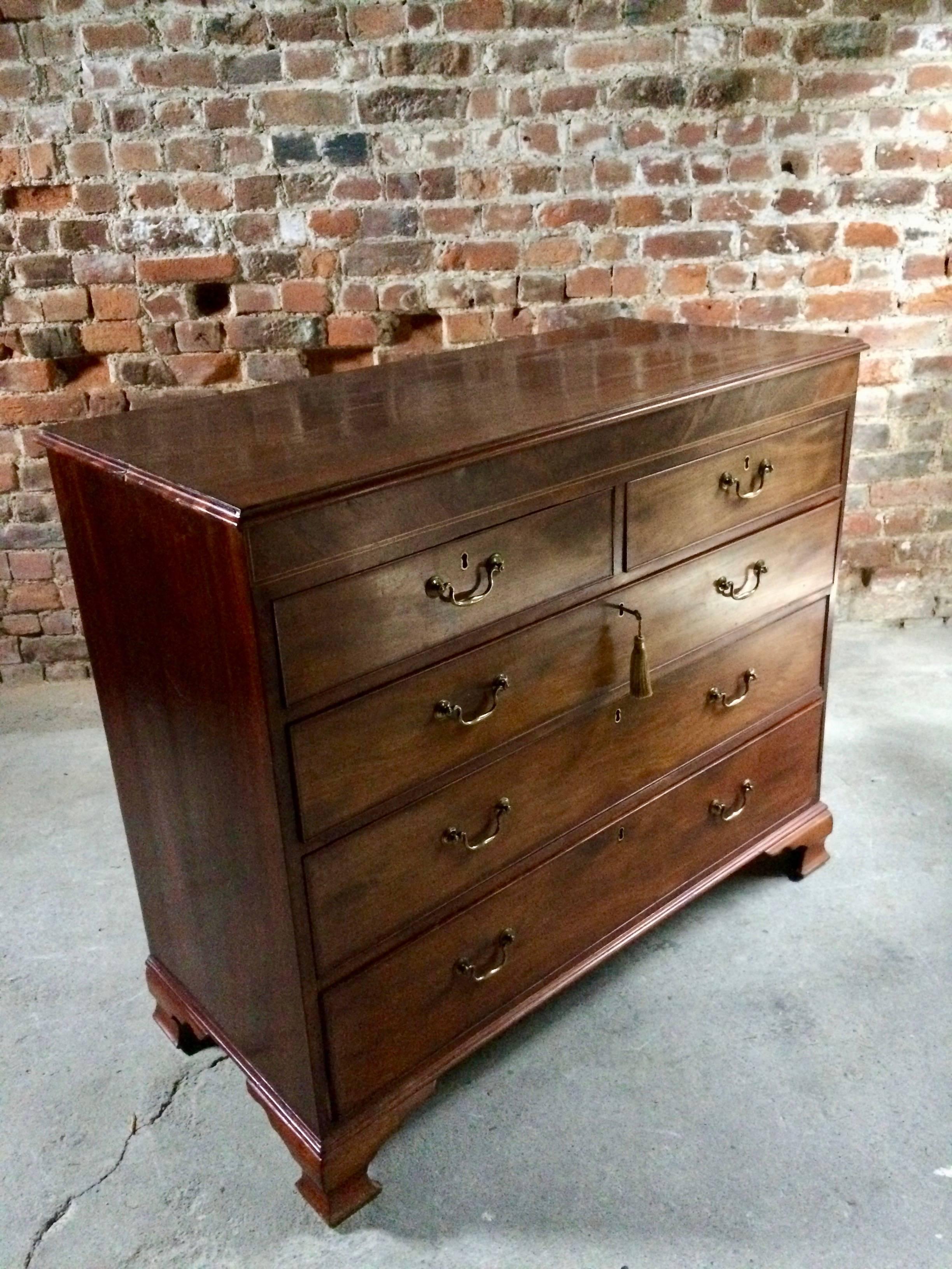 Antique Chest of Drawers Dresser Mahogany Victorian, 19th Century, circa 1875 In Good Condition In Longdon, Tewkesbury