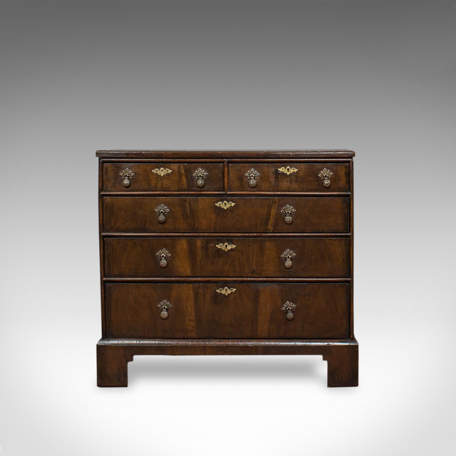 This is an antique chest of drawers. An English, Regency mahogany chest of compact proportion, dating to the early 19th century, circa 1820.

Deep, rich tones to the select mahogany
Desirable aged patina in the lustre of the wax polished