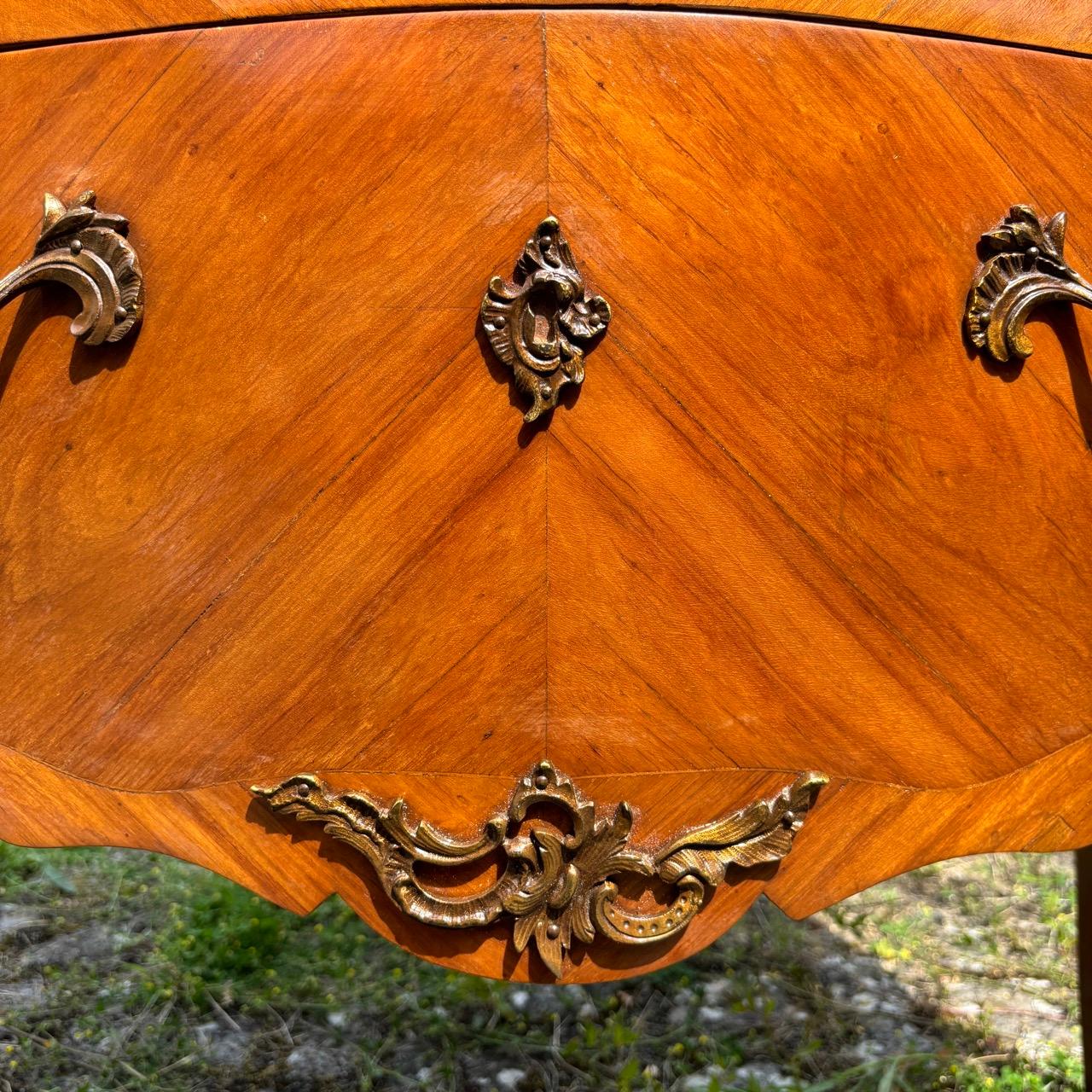Commode ancienne  France 19e siècle  Marbre et laiton en vente 7