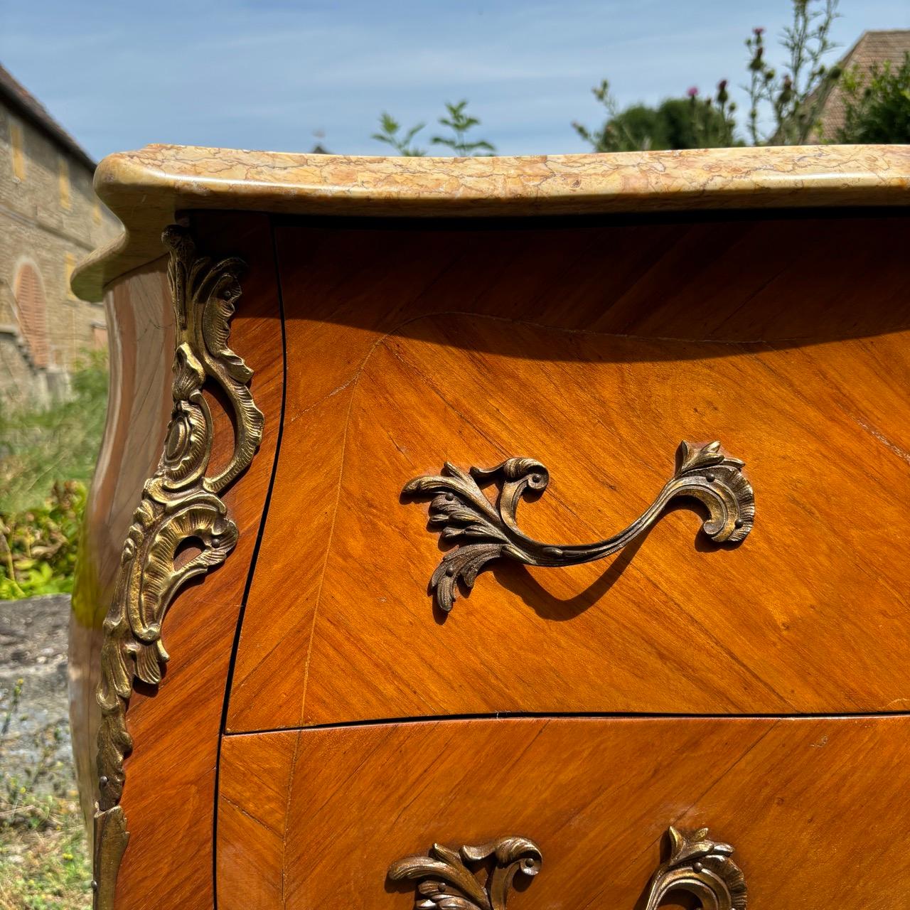 Commode ancienne  France 19e siècle  Marbre et laiton en vente 11