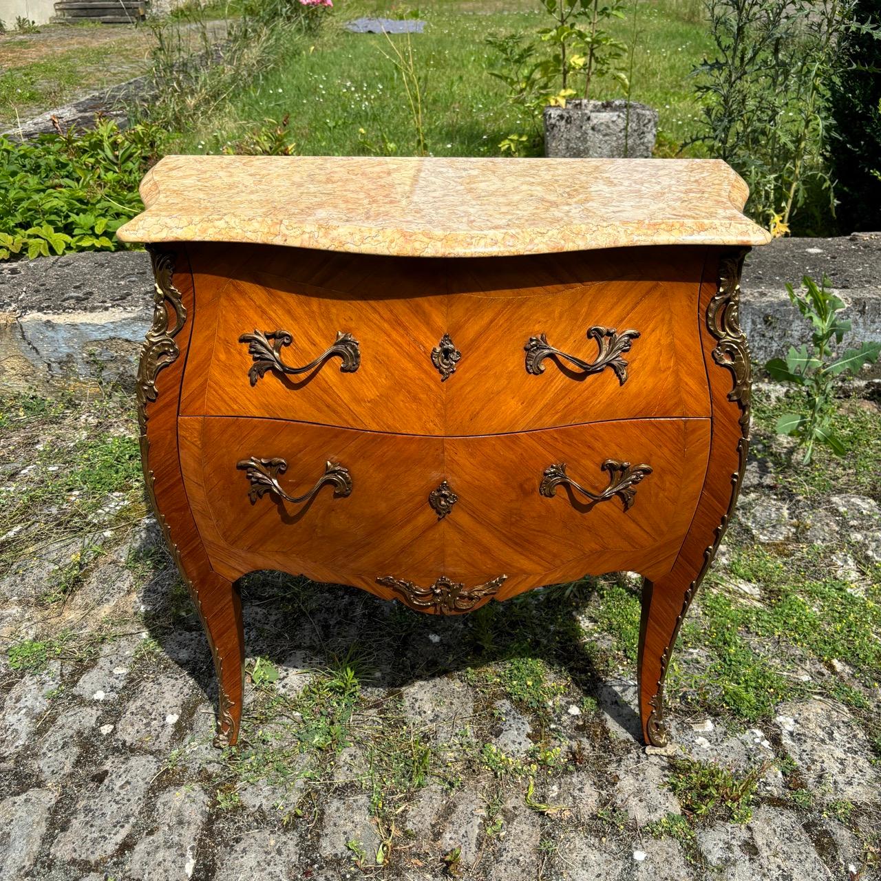 Français Commode ancienne  France 19e siècle  Marbre et laiton en vente