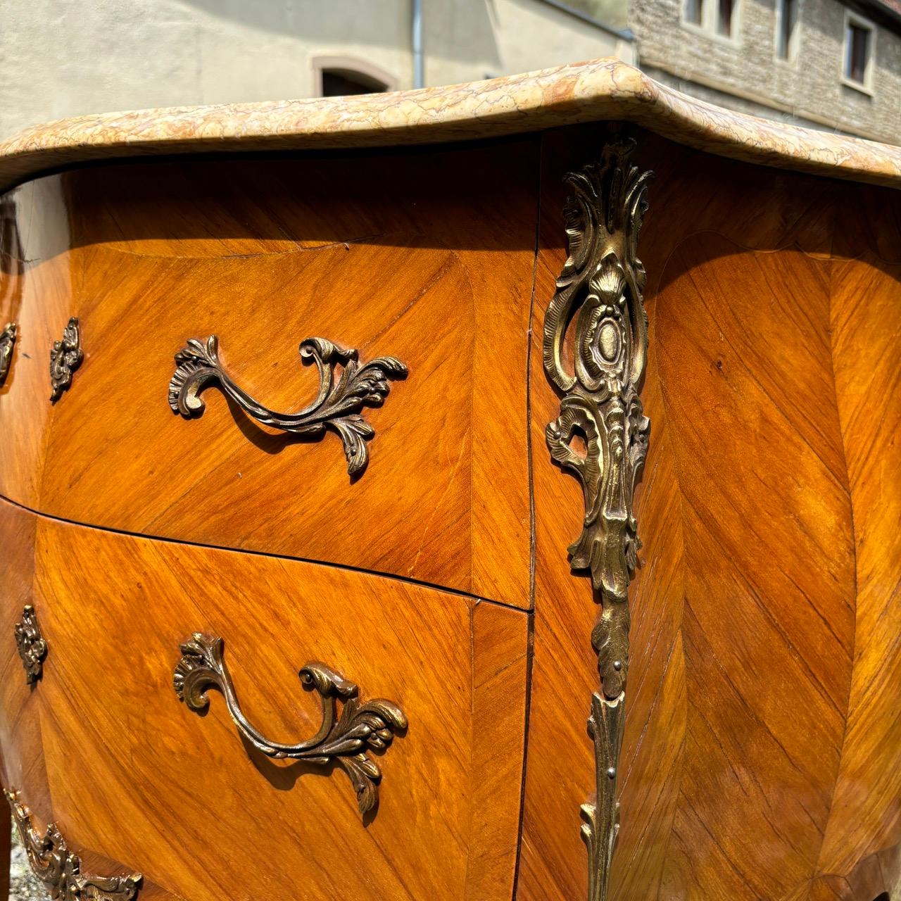 Commode ancienne  France 19e siècle  Marbre et laiton en vente 1