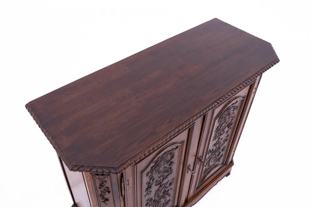 Noyer Commode ancienne d'environ 1880, France. Après la rénovation. en vente
