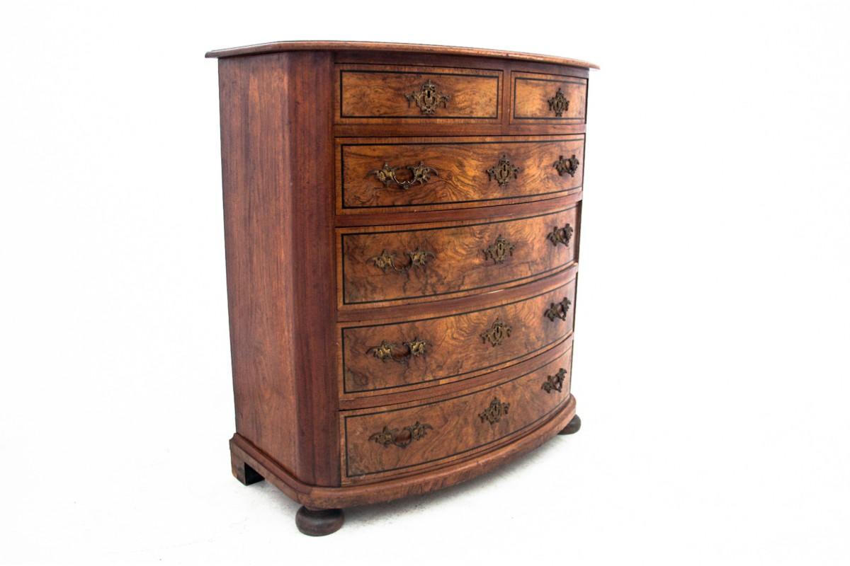 An antique chest of drawers from around 1900.

Furniture currently under renovation.

Dimensions: height 117 cm / width 107 cm / depth 56 cm