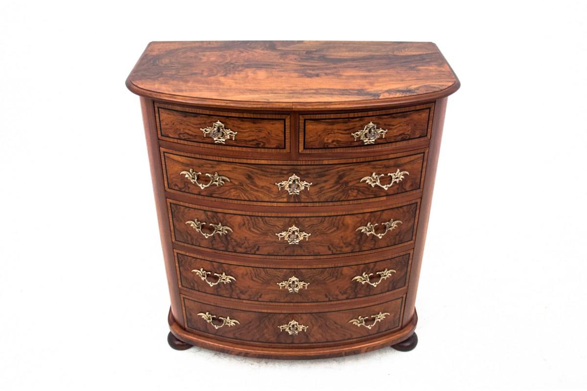 An antique chest of drawers from around 1900.

Furniture in very good condition, after professional renovation.

Dimensions: height 117 cm / width 107 cm / depth 56 cm