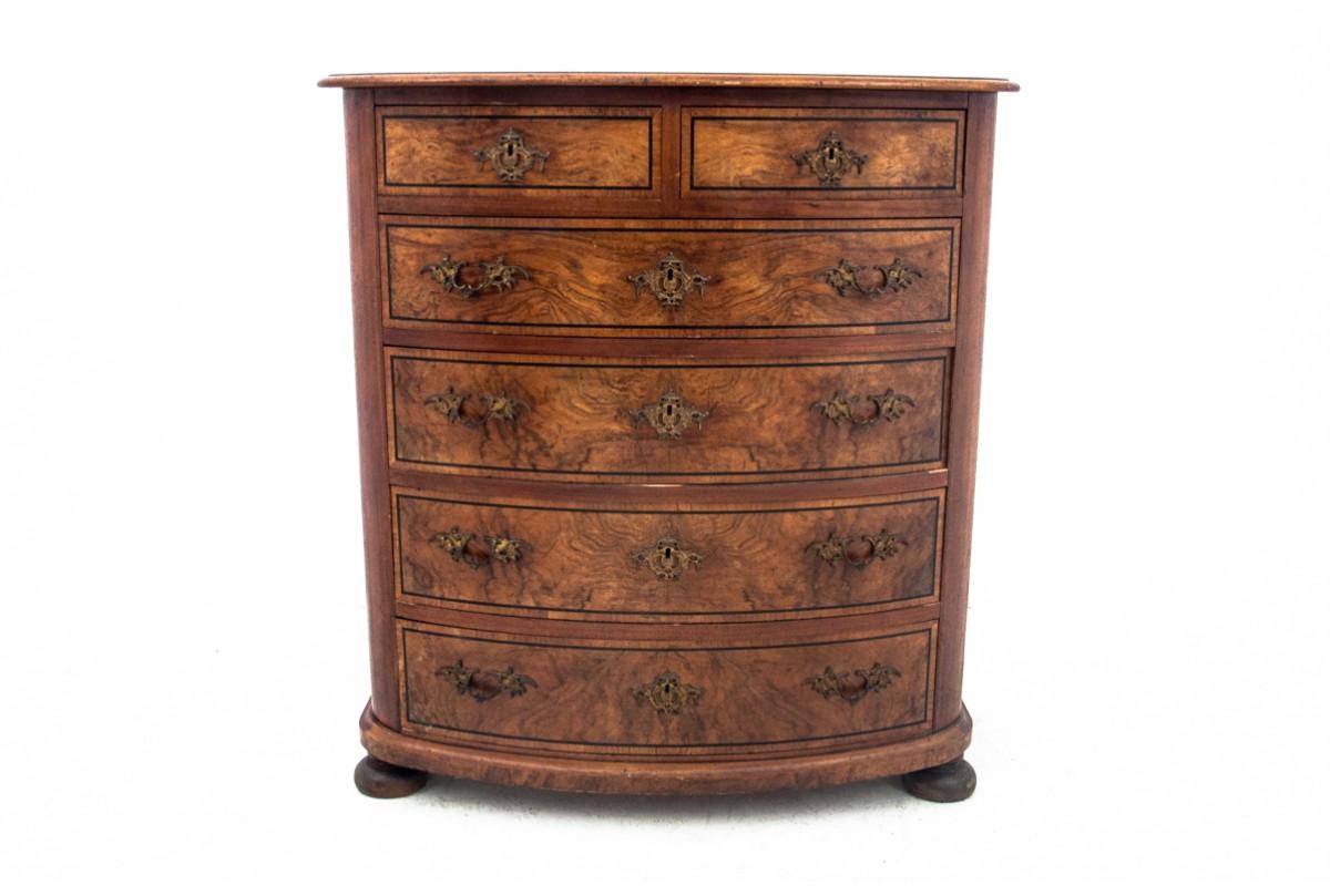 Walnut Antique chest of drawers from the turn of the 19th and 20th centuries, Northern  For Sale