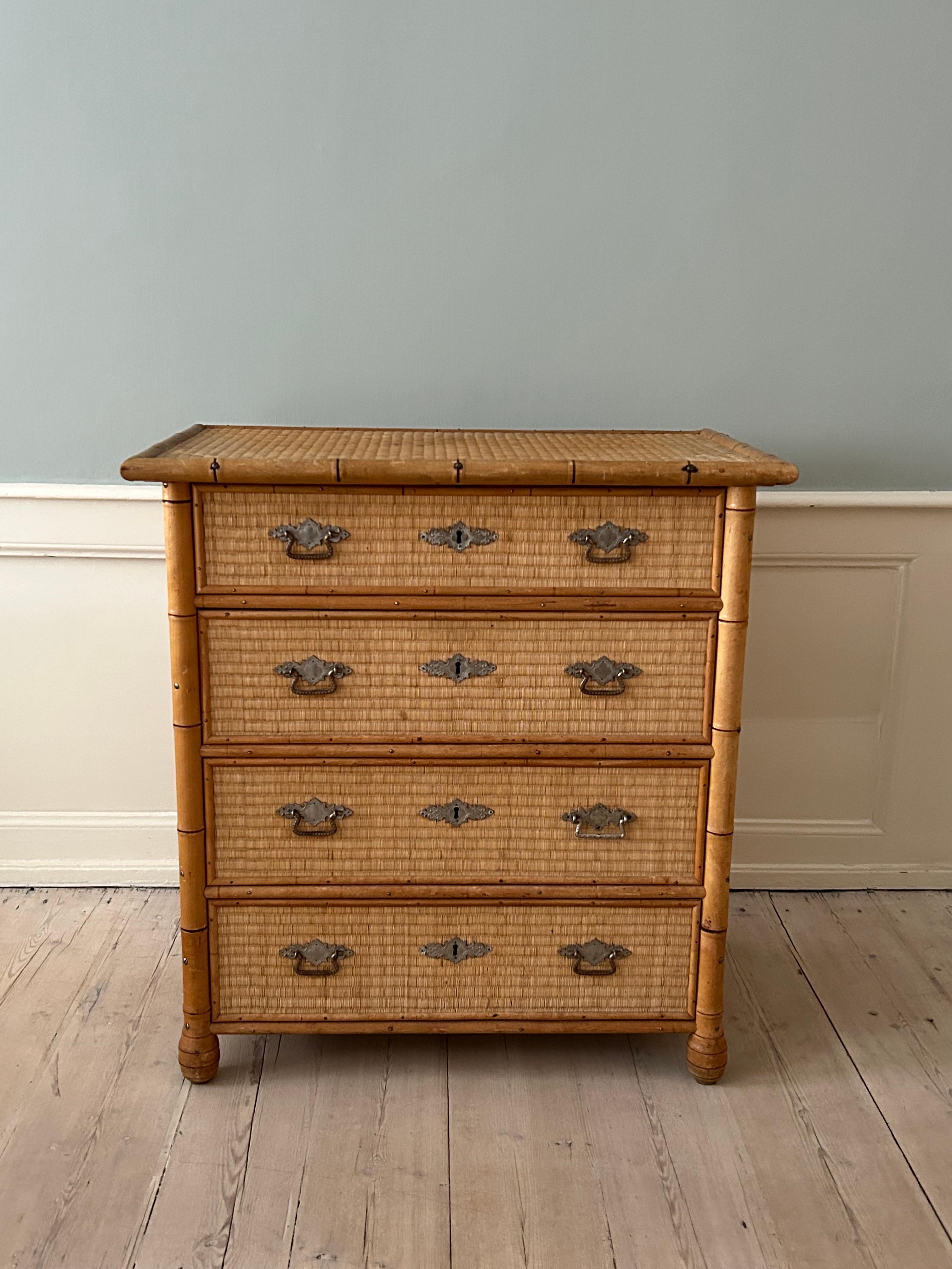 Antique Chest of Drawers in Japanese Straw and Beech Wood, Sweden, 19th Century For Sale 1