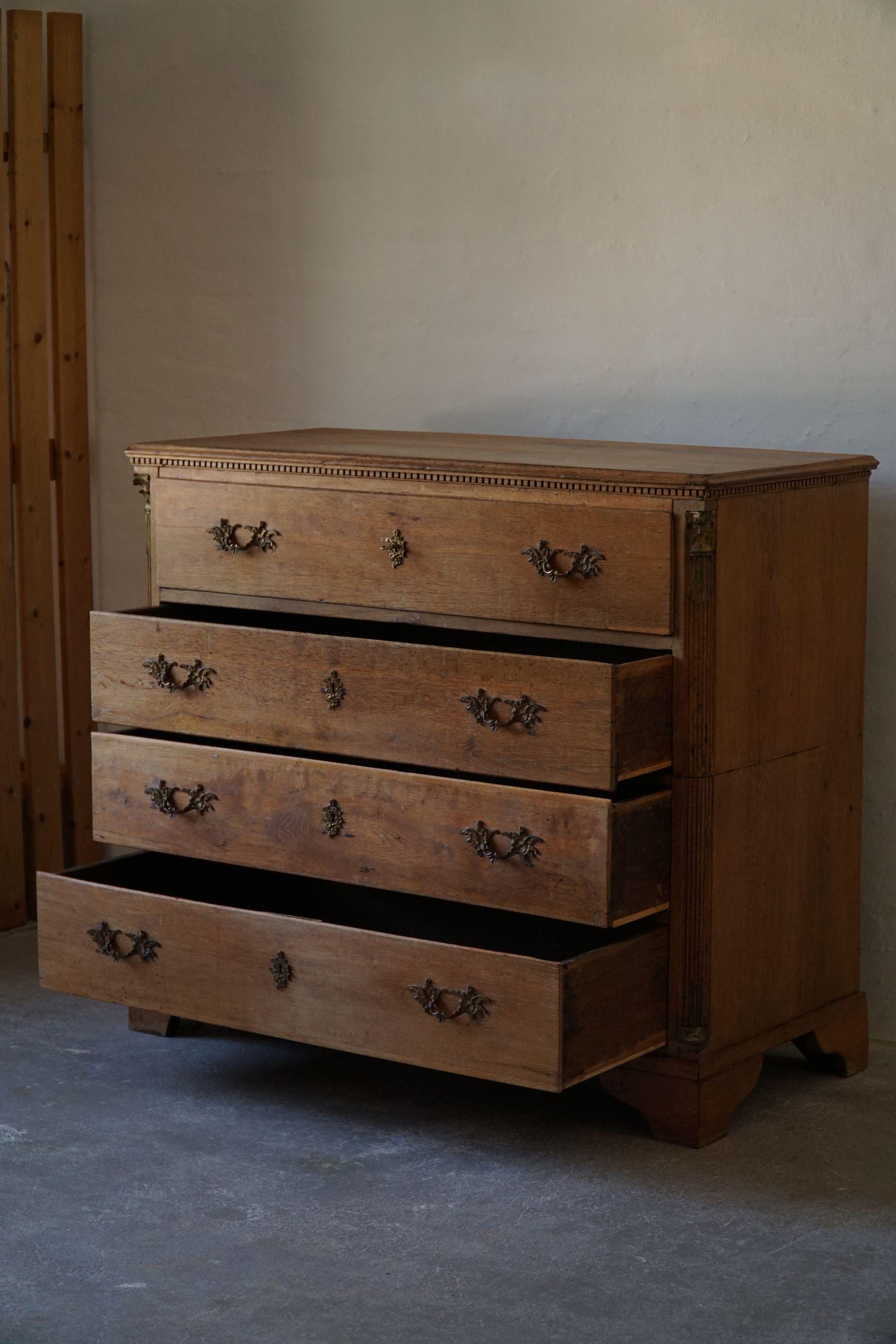 Antique Chest of Drawers in Oak, Made in Denmark, Mid-19th Century In Good Condition In Odense, DK