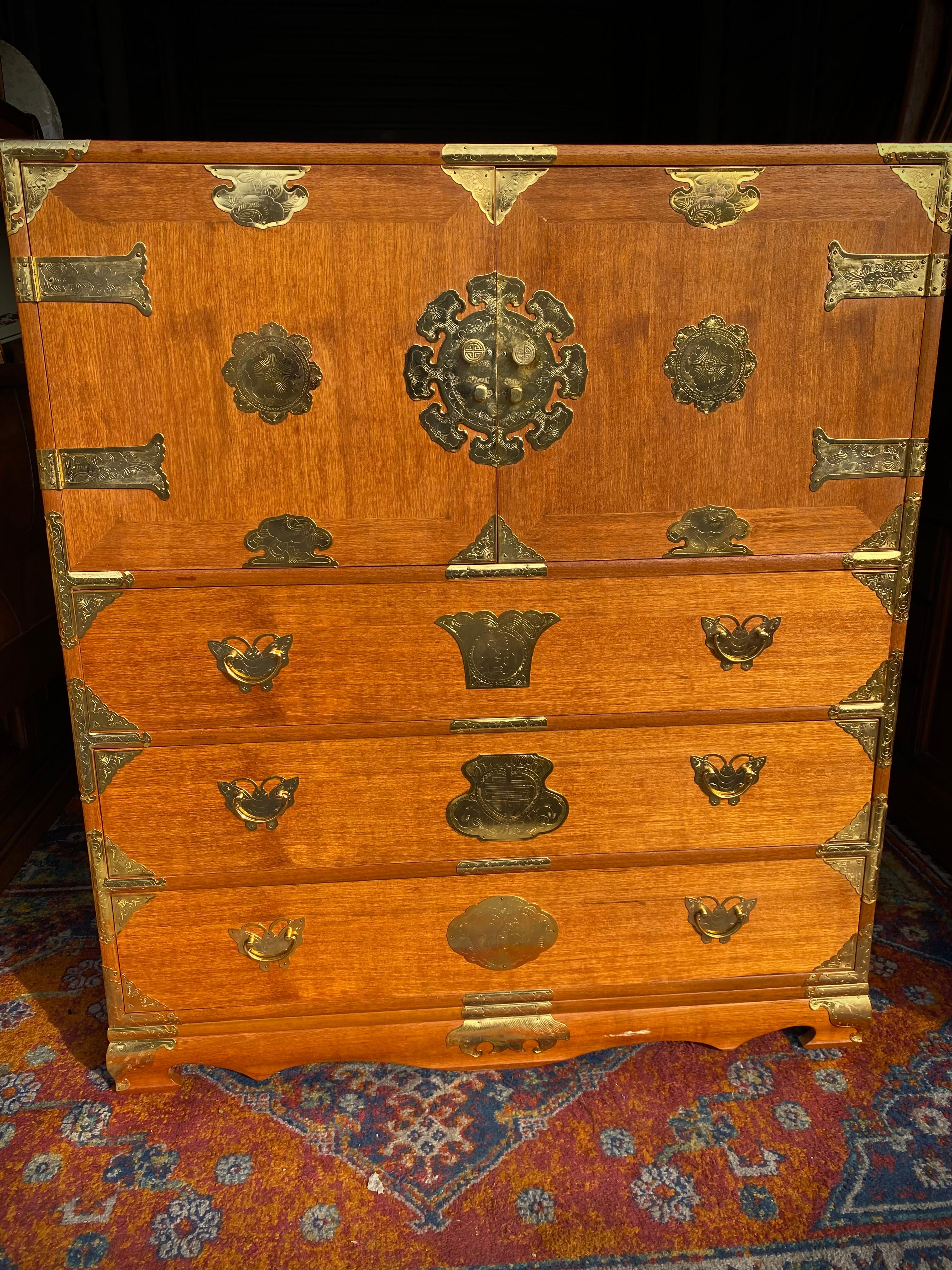 Antique Chest of Drawers Korean Tansu Butterfly Storage Dresser Asian Chinoiseri In Good Condition In Spring Valley, CA