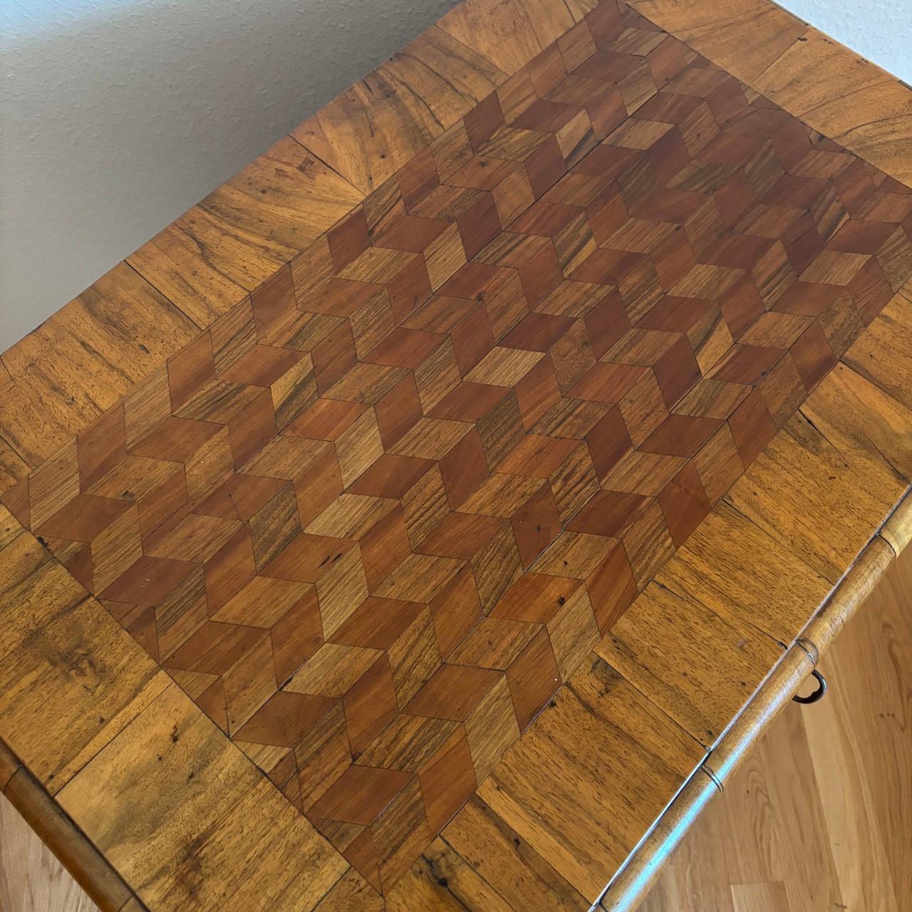 Cómoda antigua  Louis Quize hacia 1780  Nogal  Maravilloso marquetr en venta 7