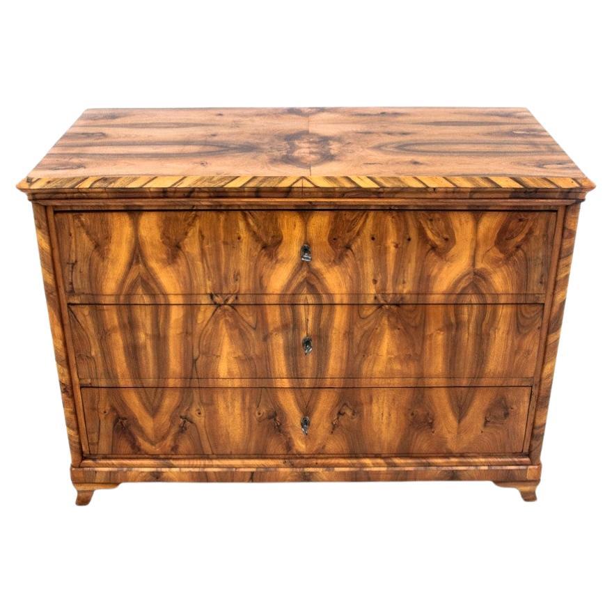 Commode ancienne, Europe du Nord, vers 1850.