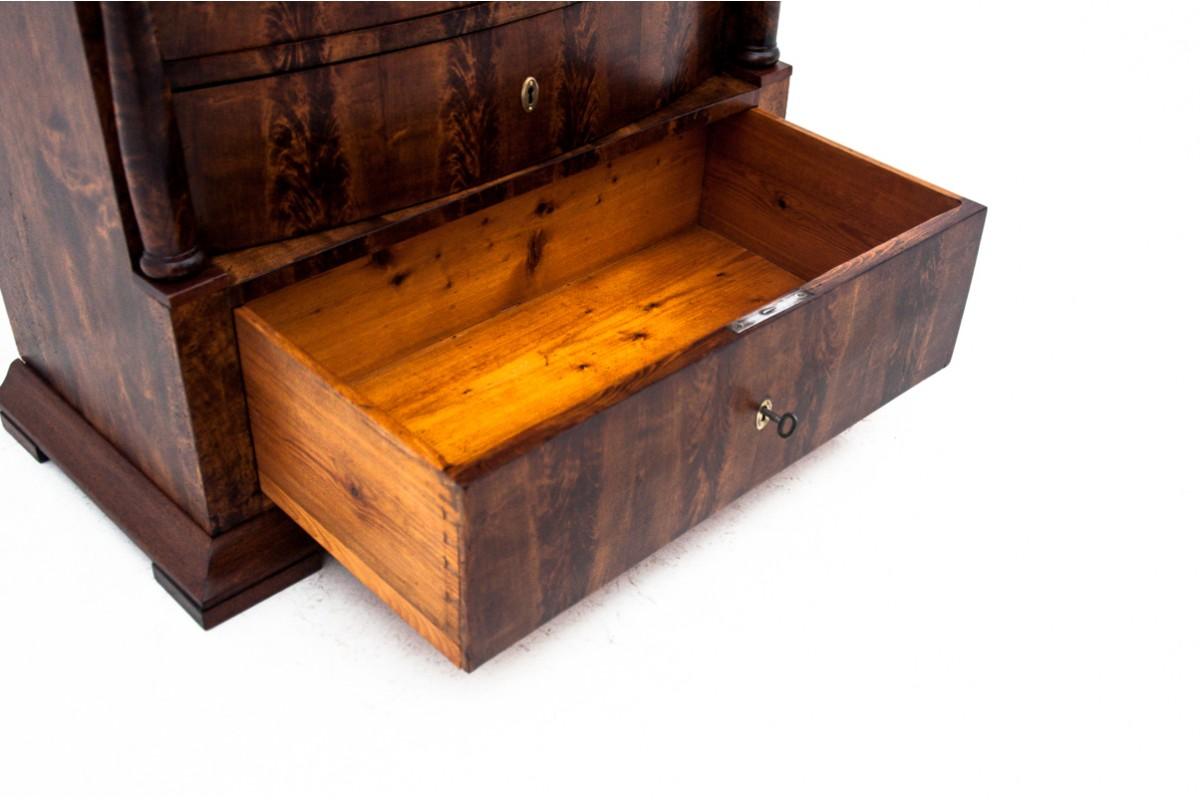 XIXe siècle Commode ancienne, Europe du Nord, vers 1870. en vente