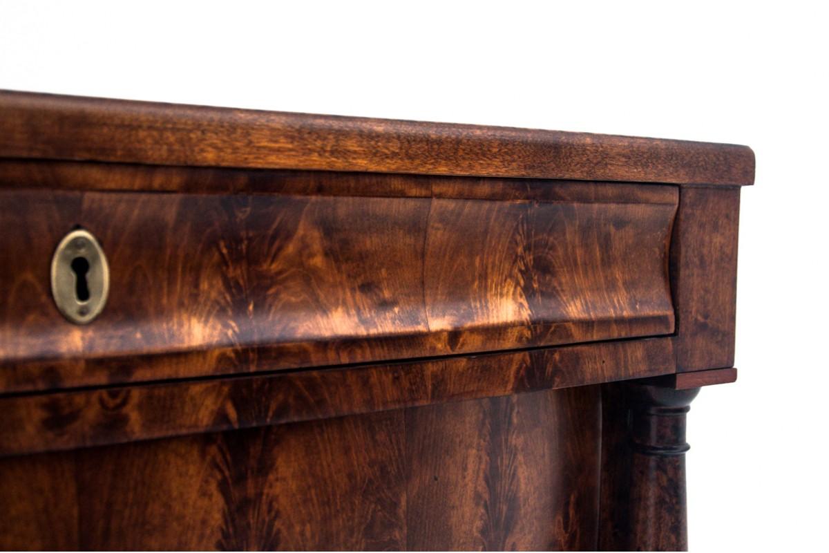 Noyer Commode ancienne, Europe du Nord, vers 1870. en vente