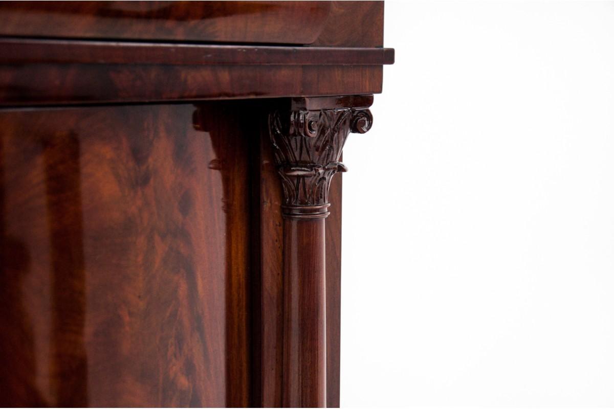 Commode ancienne, Europe du Nord, vers 1870. en vente 1