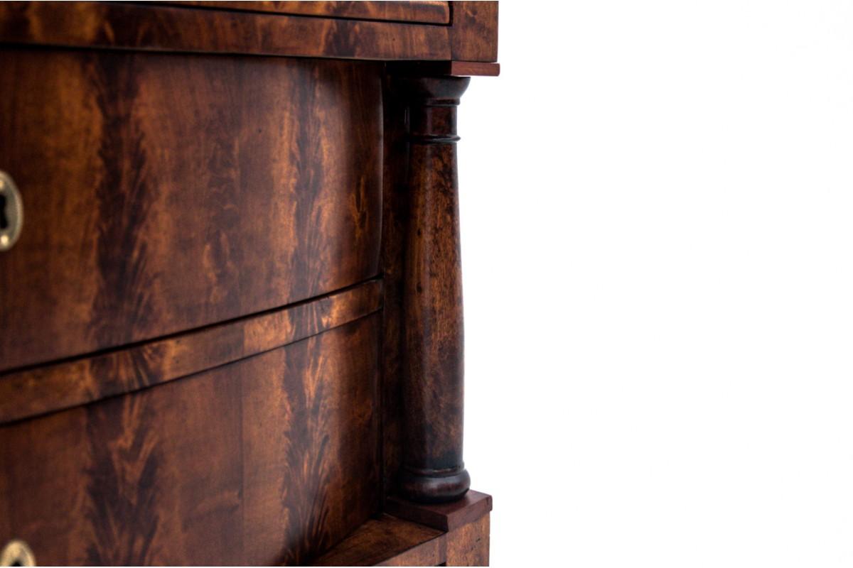 Commode ancienne, Europe du Nord, vers 1870. en vente 1