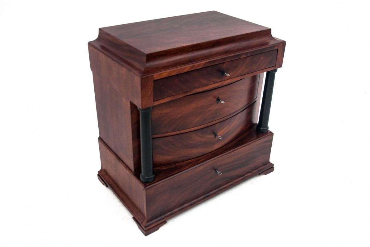 Biedermeier Antique chest of drawers, Northern Europe, circa 1880. For Sale