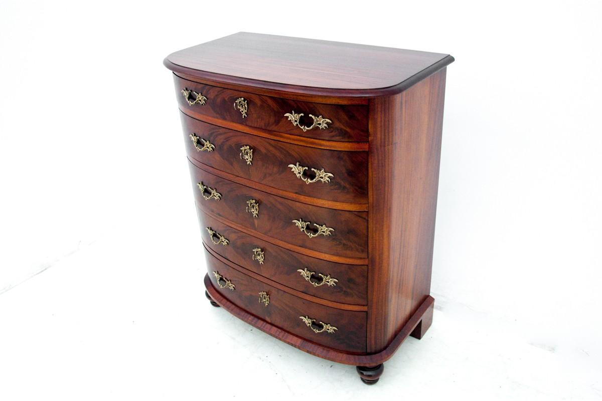 Historical chest of drawers from the turn of the 19th and 20th centuries.
Dimensions: height 122 cm / width 102 cm / depth 56 cm.