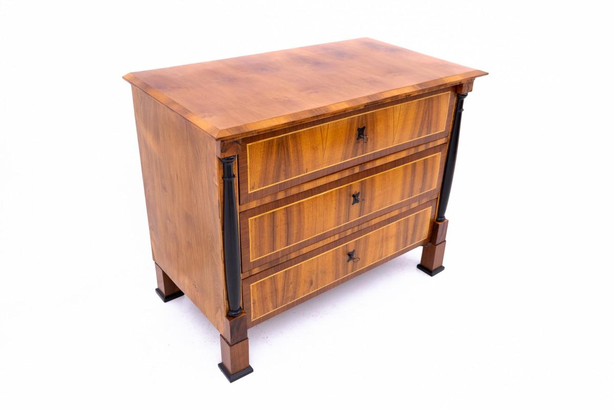 Antike Kommode, Nordeuropa, Jahr um 1850. (Biedermeier) im Angebot