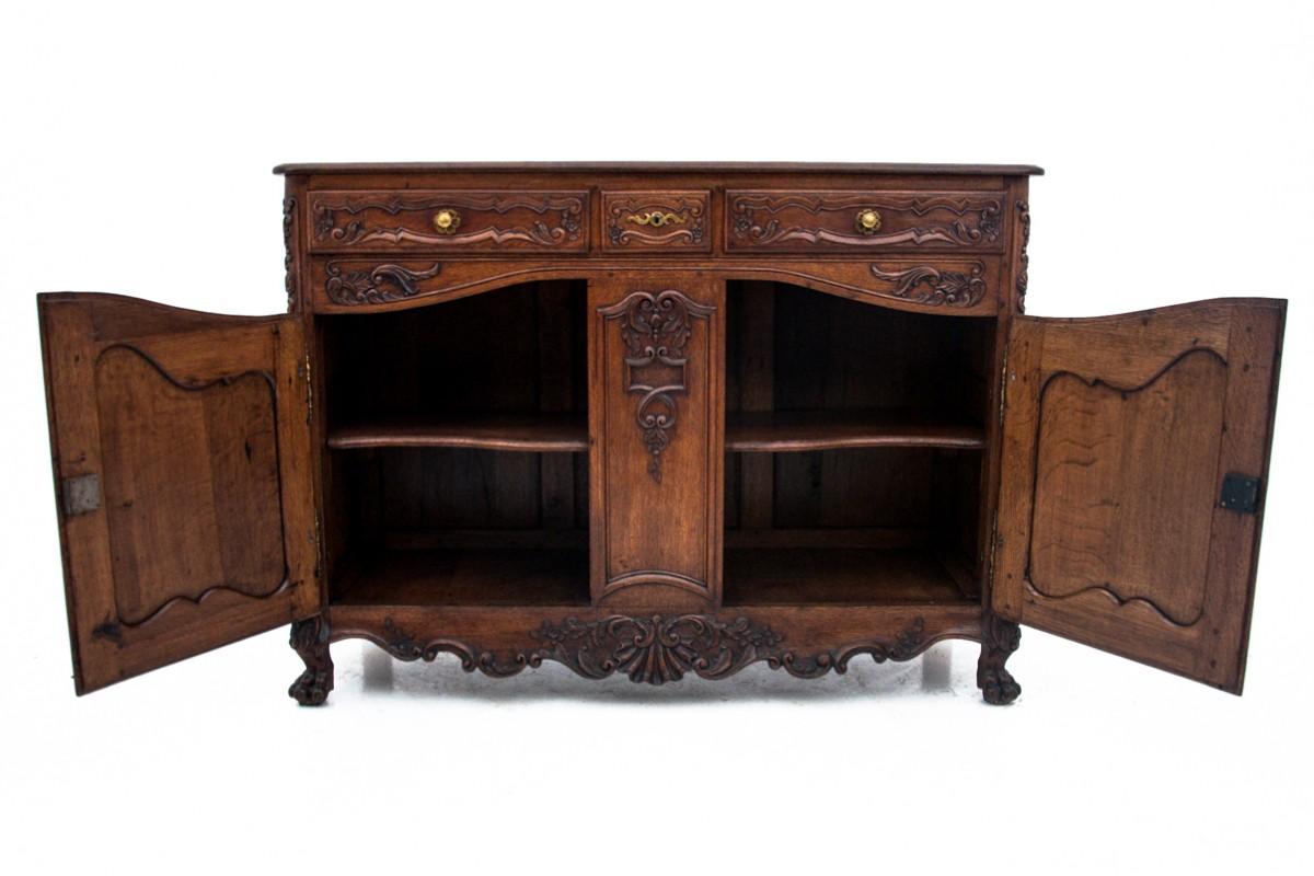 Allemand Commode ancienne sur pattes de lion, Europe de l'Ouest, vers 1880.  en vente