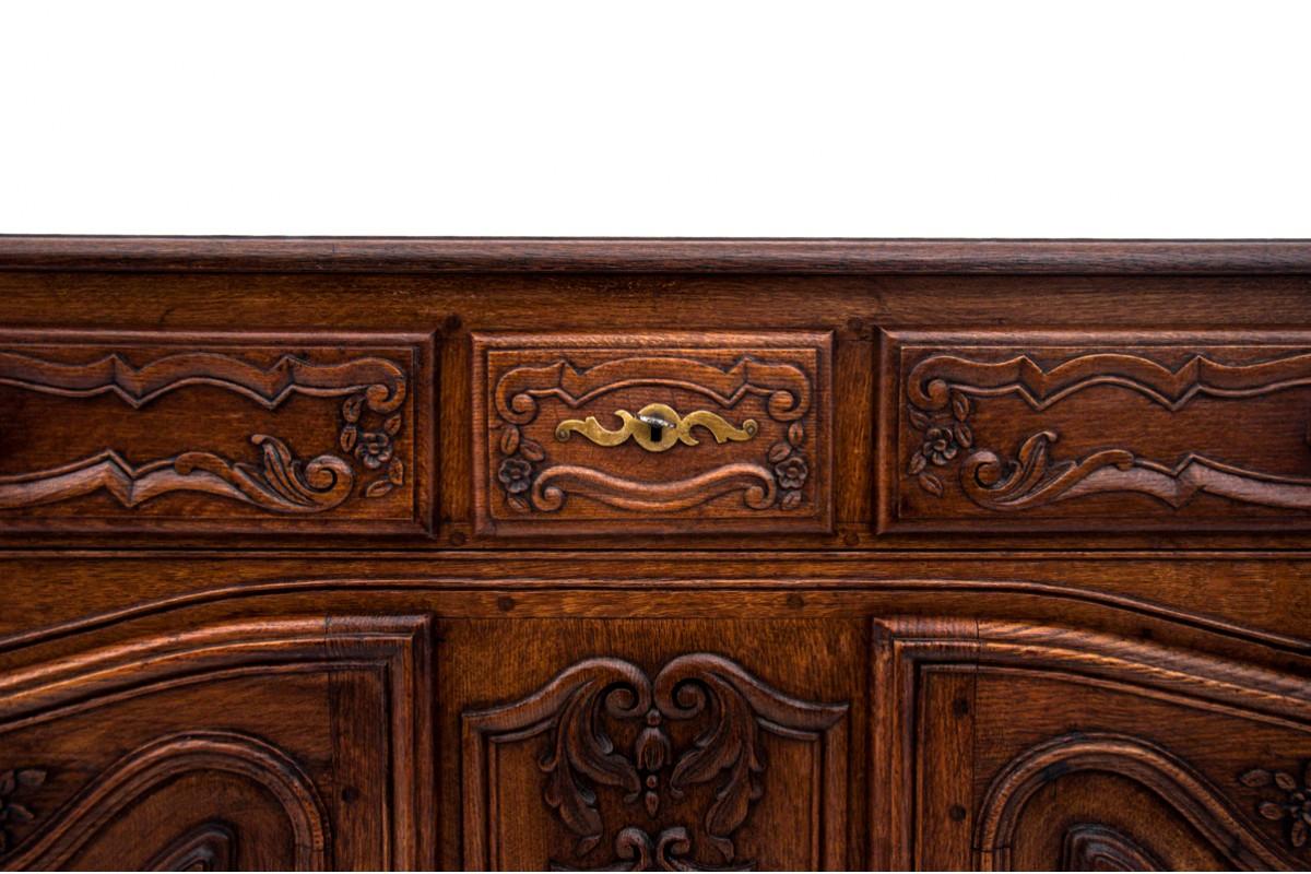 Walnut Antique chest of drawers on lion's paws, Western Europe, circa 1880.  For Sale