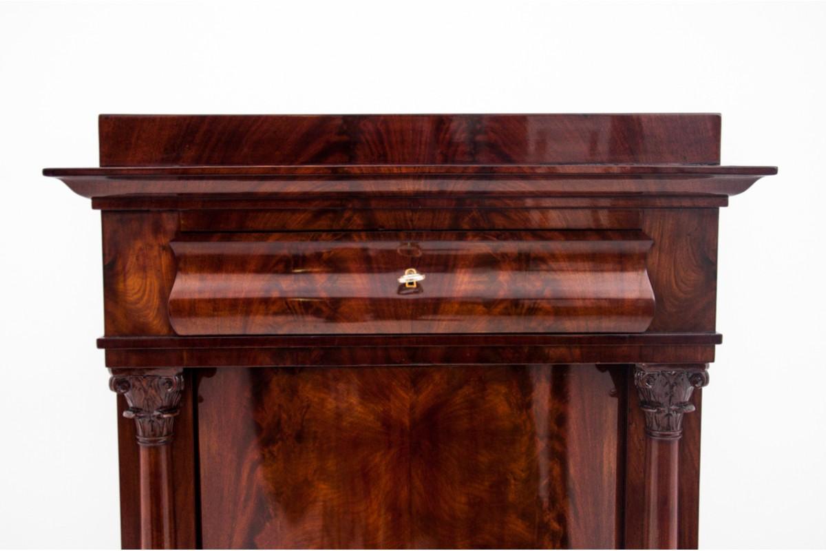 Walnut Antique chest of drawers - post, Northern Europe, around 1870. After renovation For Sale