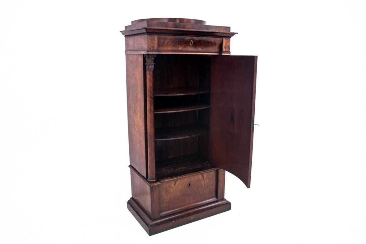 Biedermeier Antique chest of drawers - pillar, Northern Europe, around 1880. For Sale